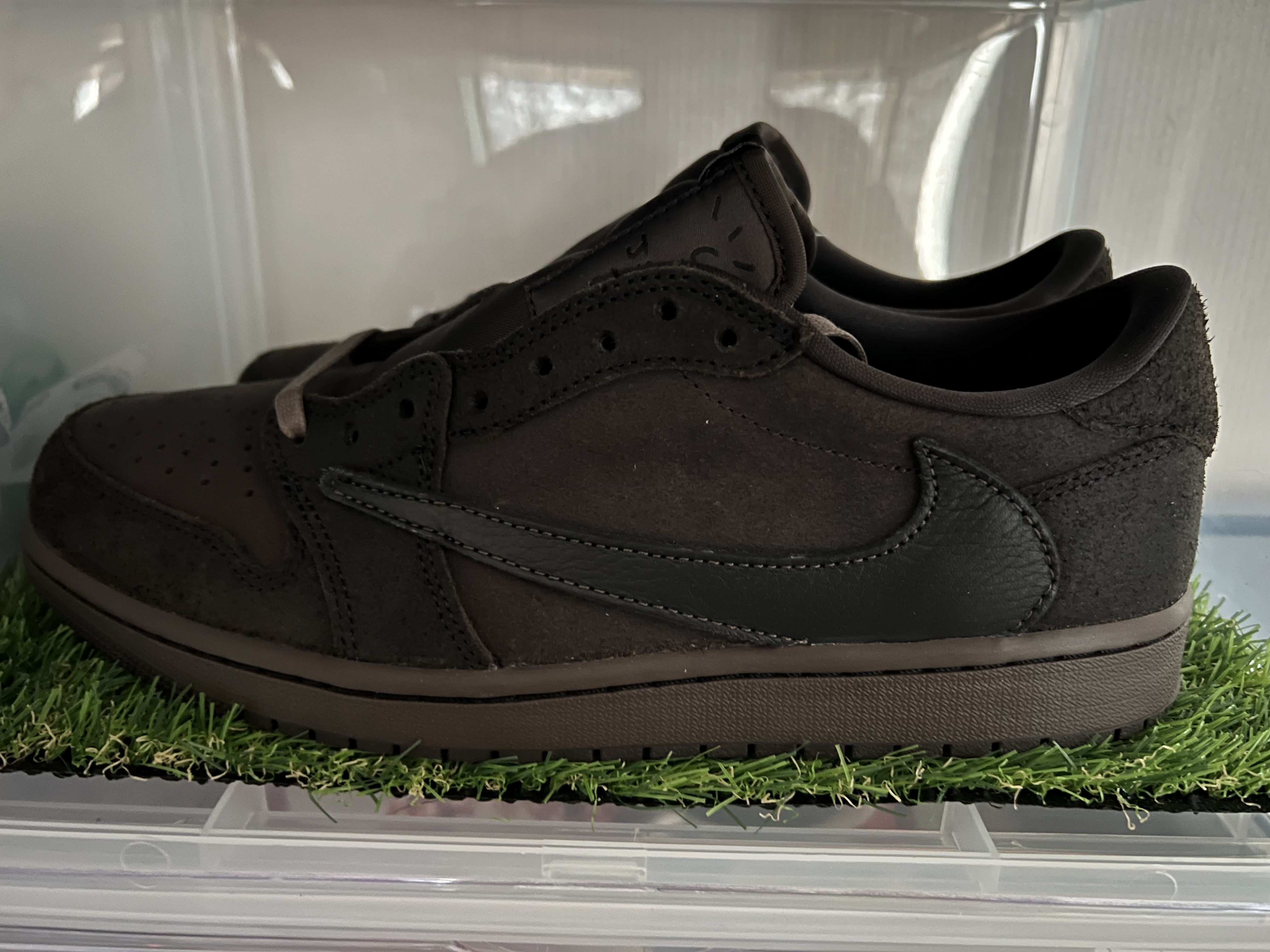 Jordan 1 x Travis Scott Retro Low OG SP Velvet Brown and Dark Mocha 착용 스타일