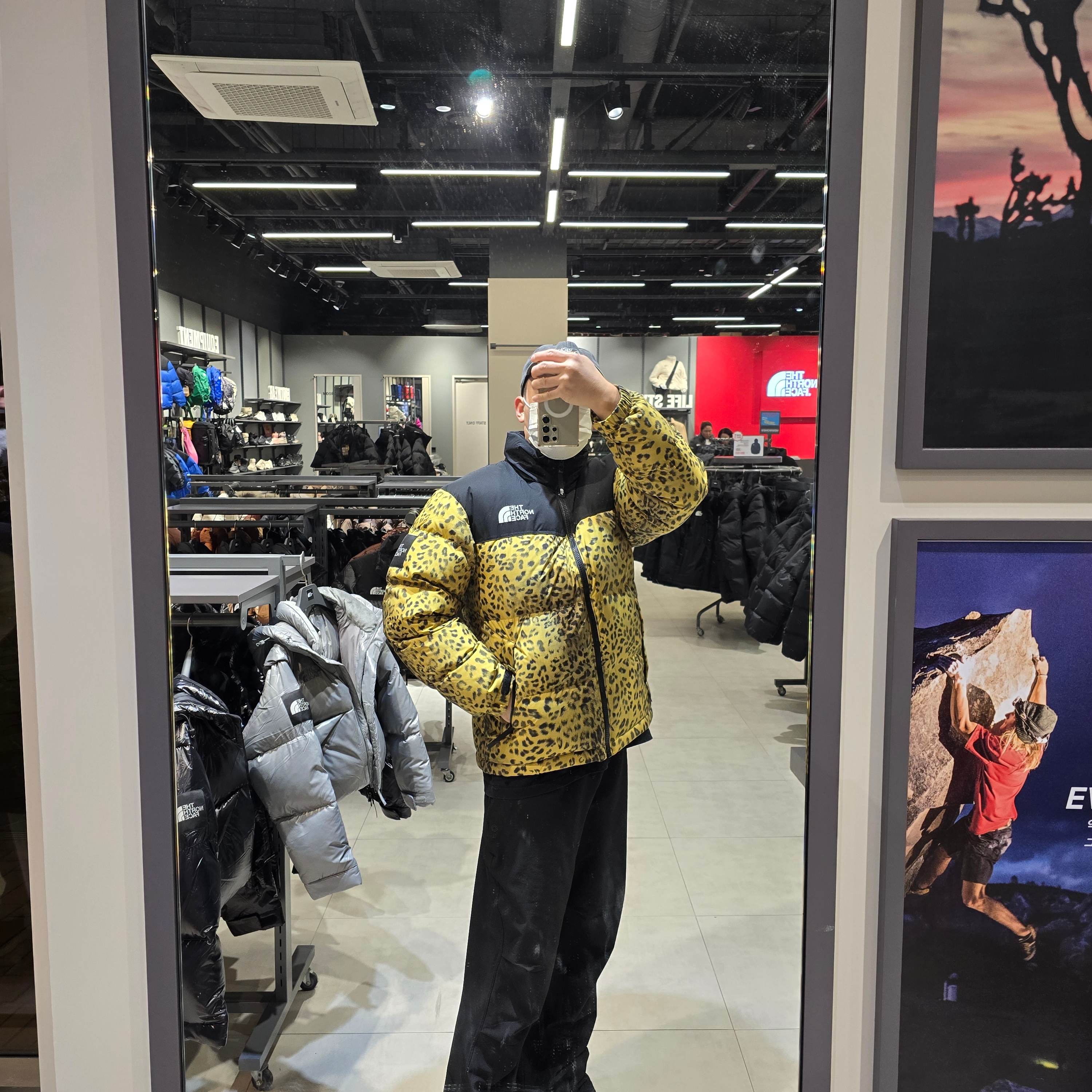 The North Face White Label Novelty Nuptse Down Jacket P Gold 착용 스타일