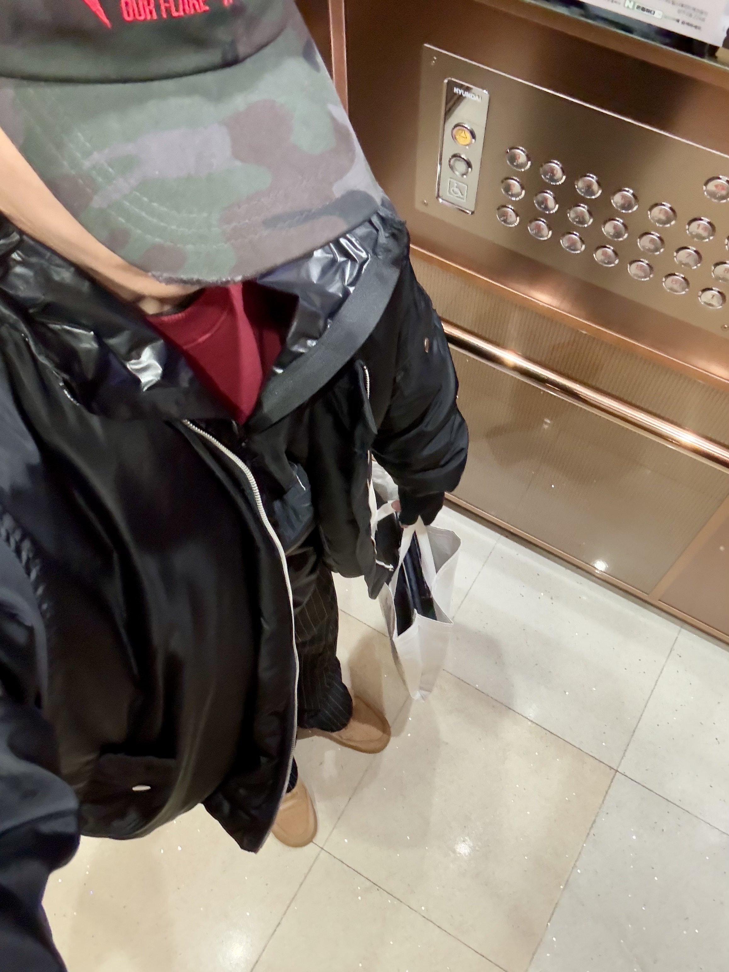 Etce New Vision Camo Cap Night Jungle, (W) Zara x And Wander Windproof Jacket Dark Navy 착용 스타일 - 1