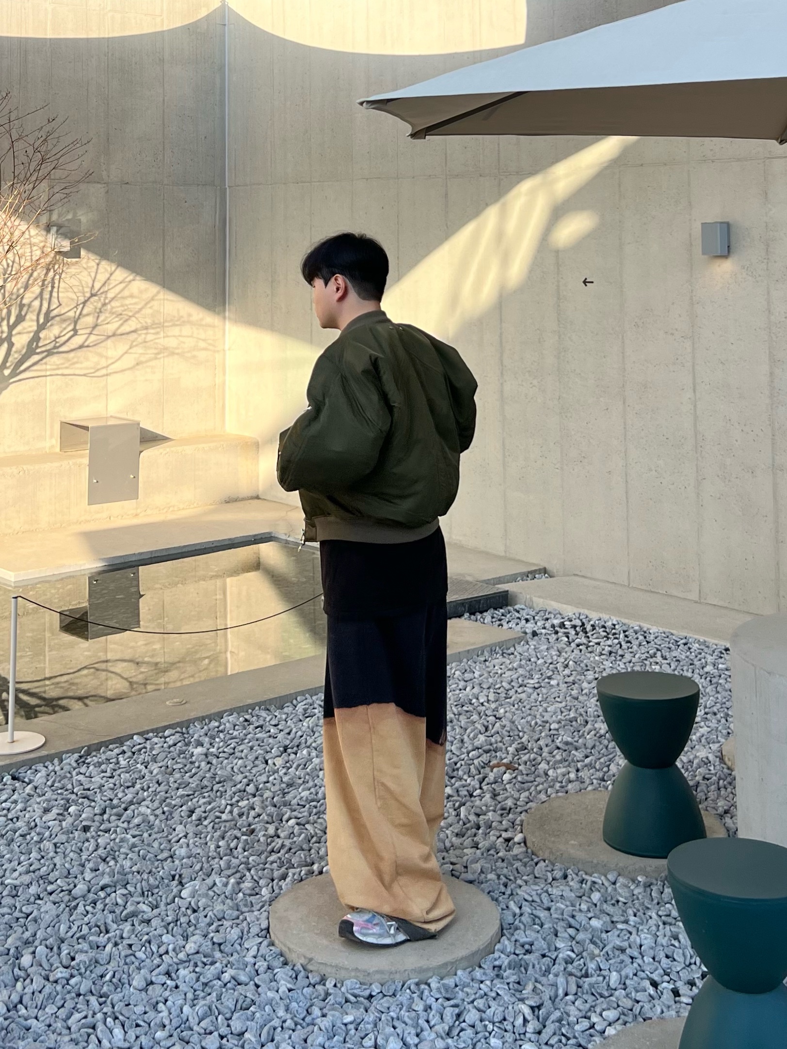 Balenciaga 3XL Sneakers White Red Blue 착용 스타일