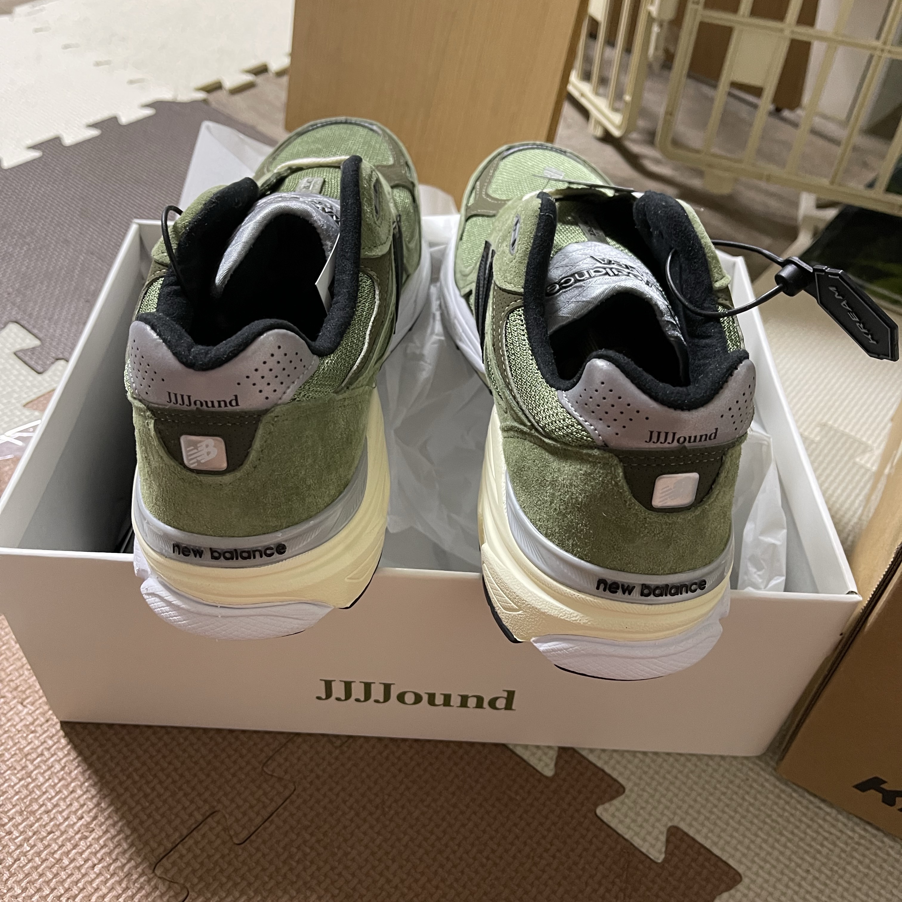 New Balance x JJJJound 990v3 Olive 착용 스타일 - 2