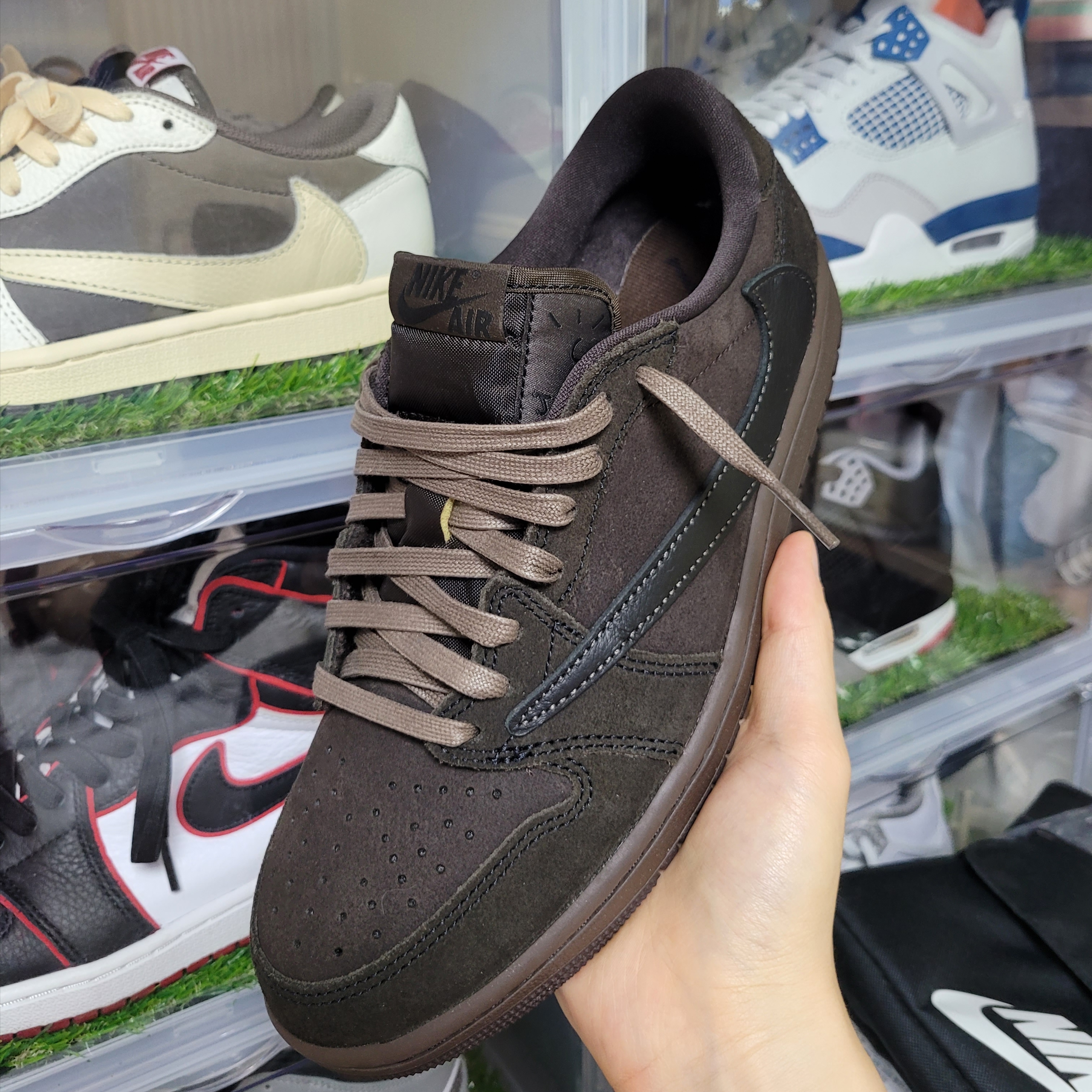 Jordan 1 x Travis Scott Retro Low OG SP Velvet Brown and Dark Mocha 착용 스타일