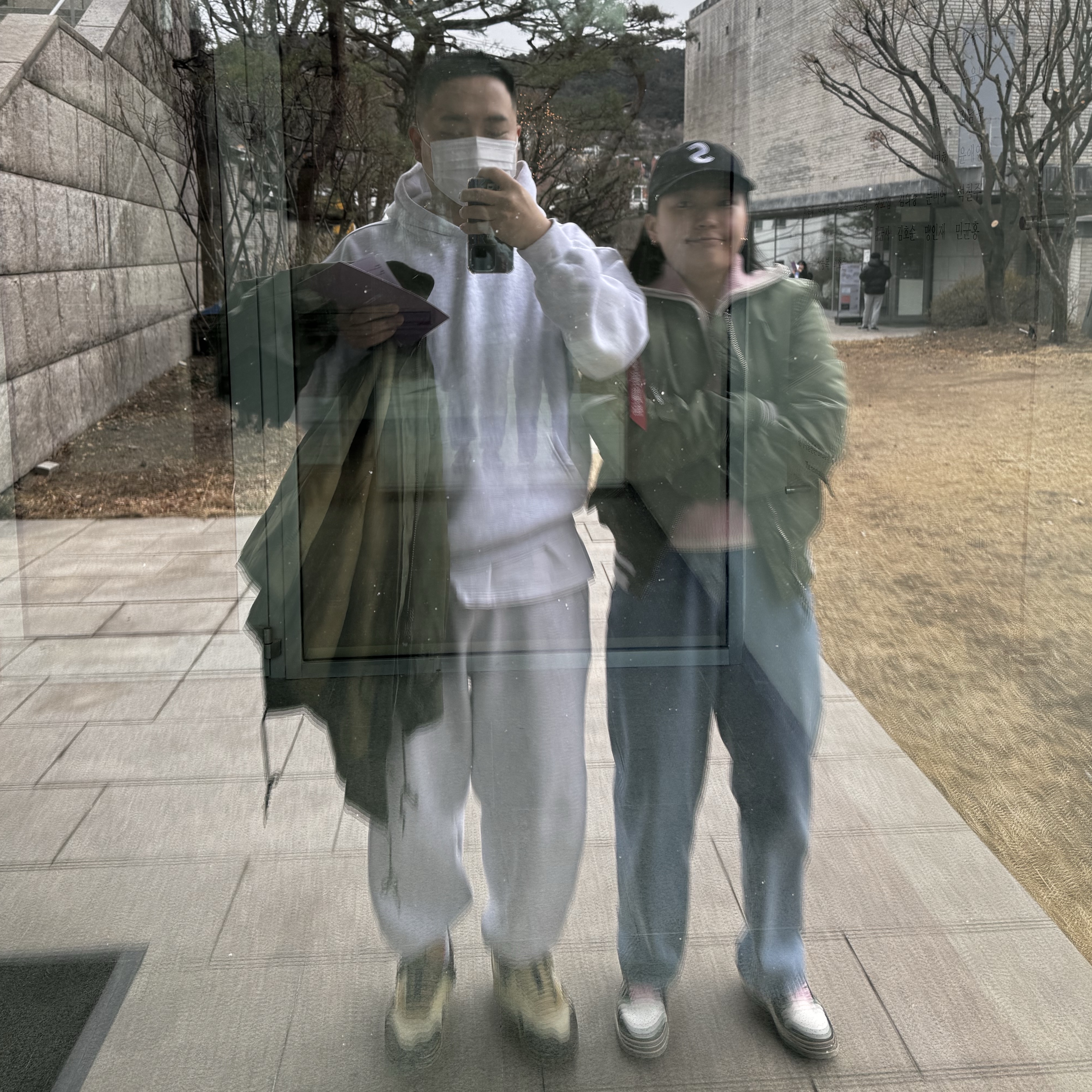 IAB Studio Hoodie Light Gray, Jordan 1 Retro High OG Black Mocha 착용 스타일