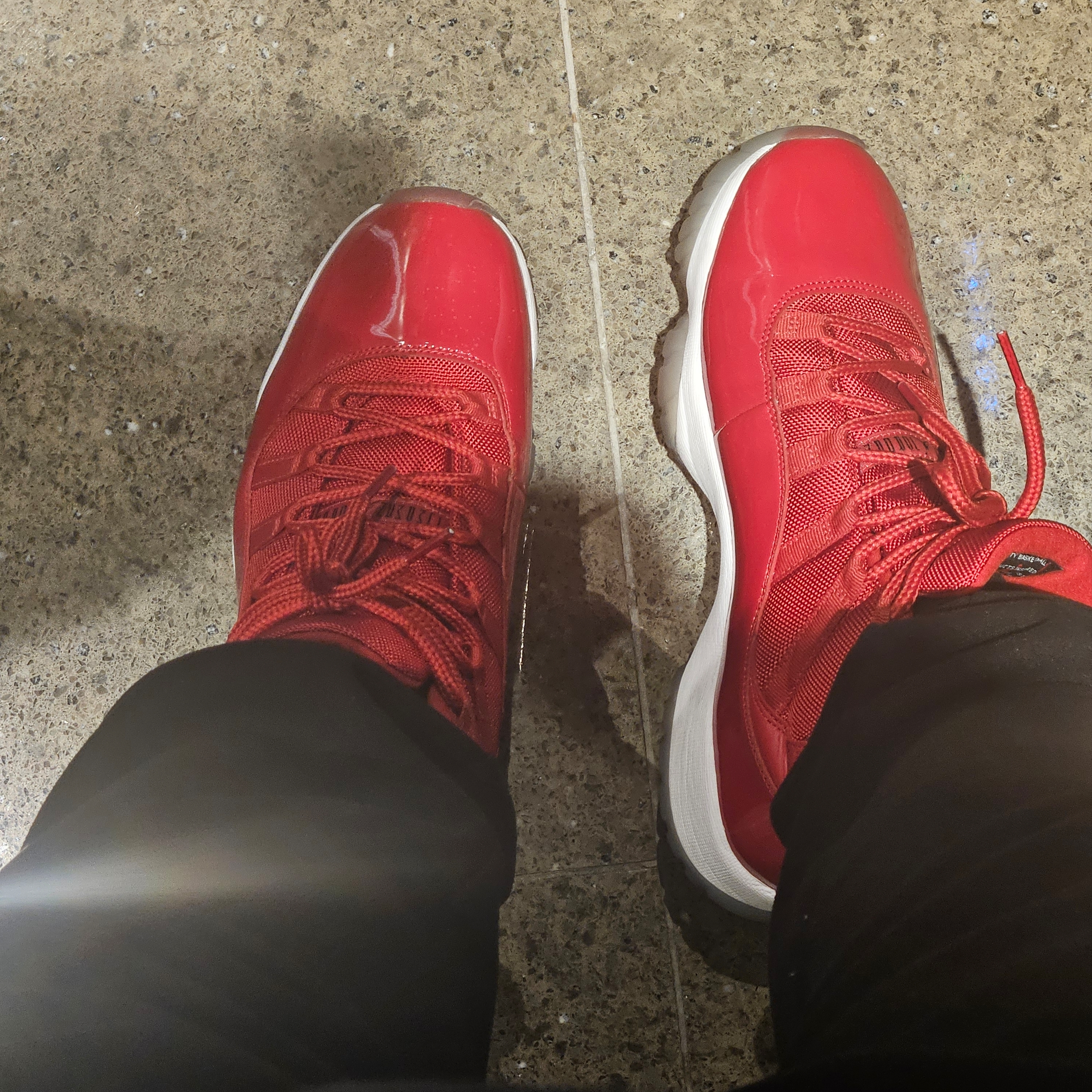 Jordan 11 Retro Win Like 96 Gym Red 착용 스타일