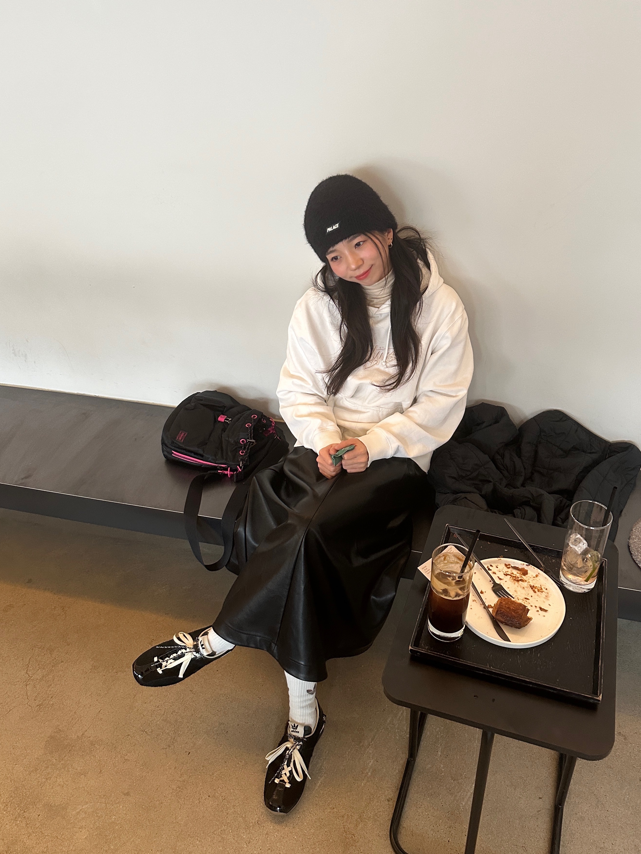 Palace Hairy Nein Cuff Beanie Black - 23FW, Adidas x Song for the Mute Country OG Core Black Cream White 착용 스타일 - 1