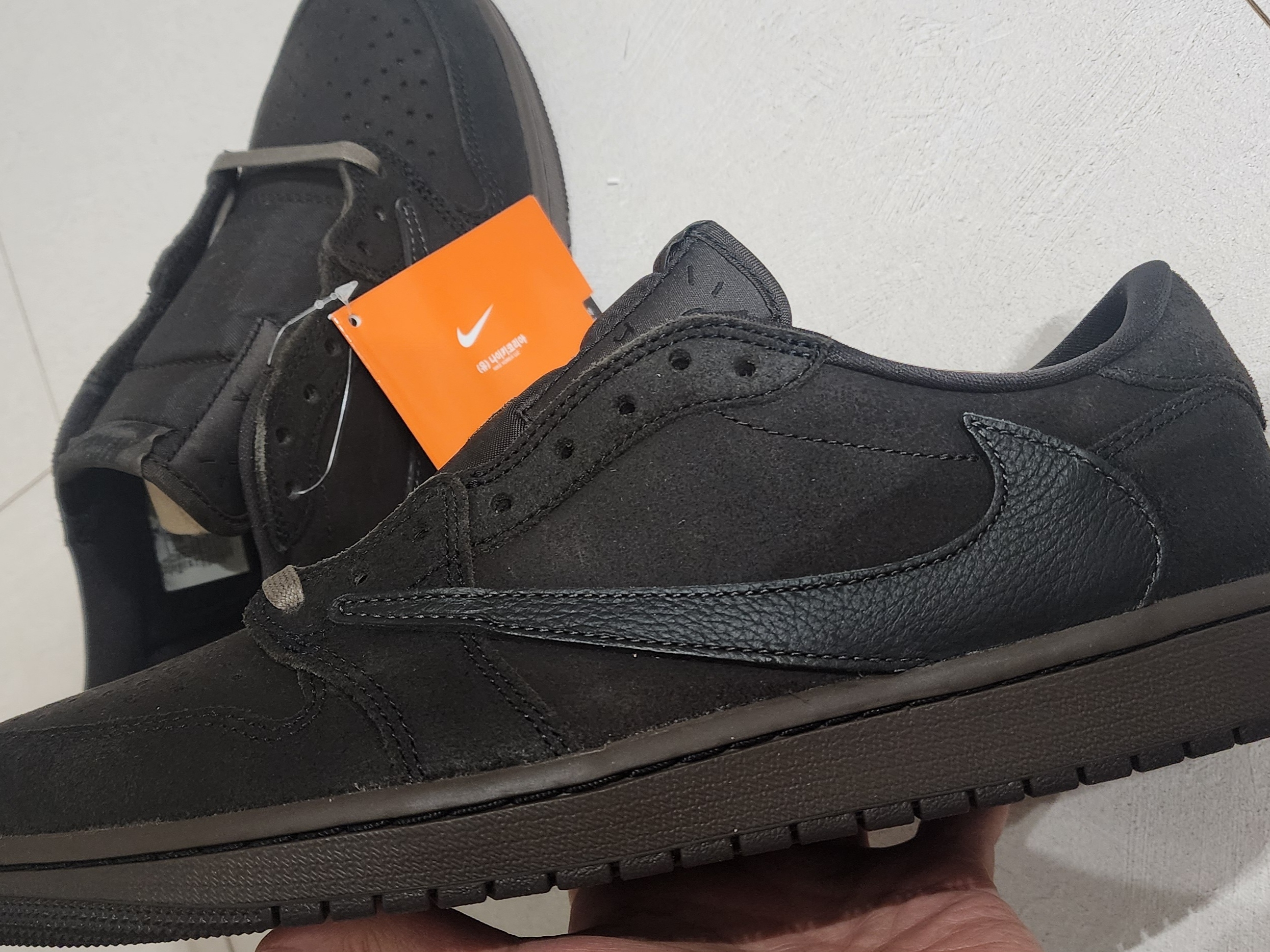 Jordan 1 x Travis Scott Retro Low OG SP Velvet Brown and Dark Mocha 착용 스타일