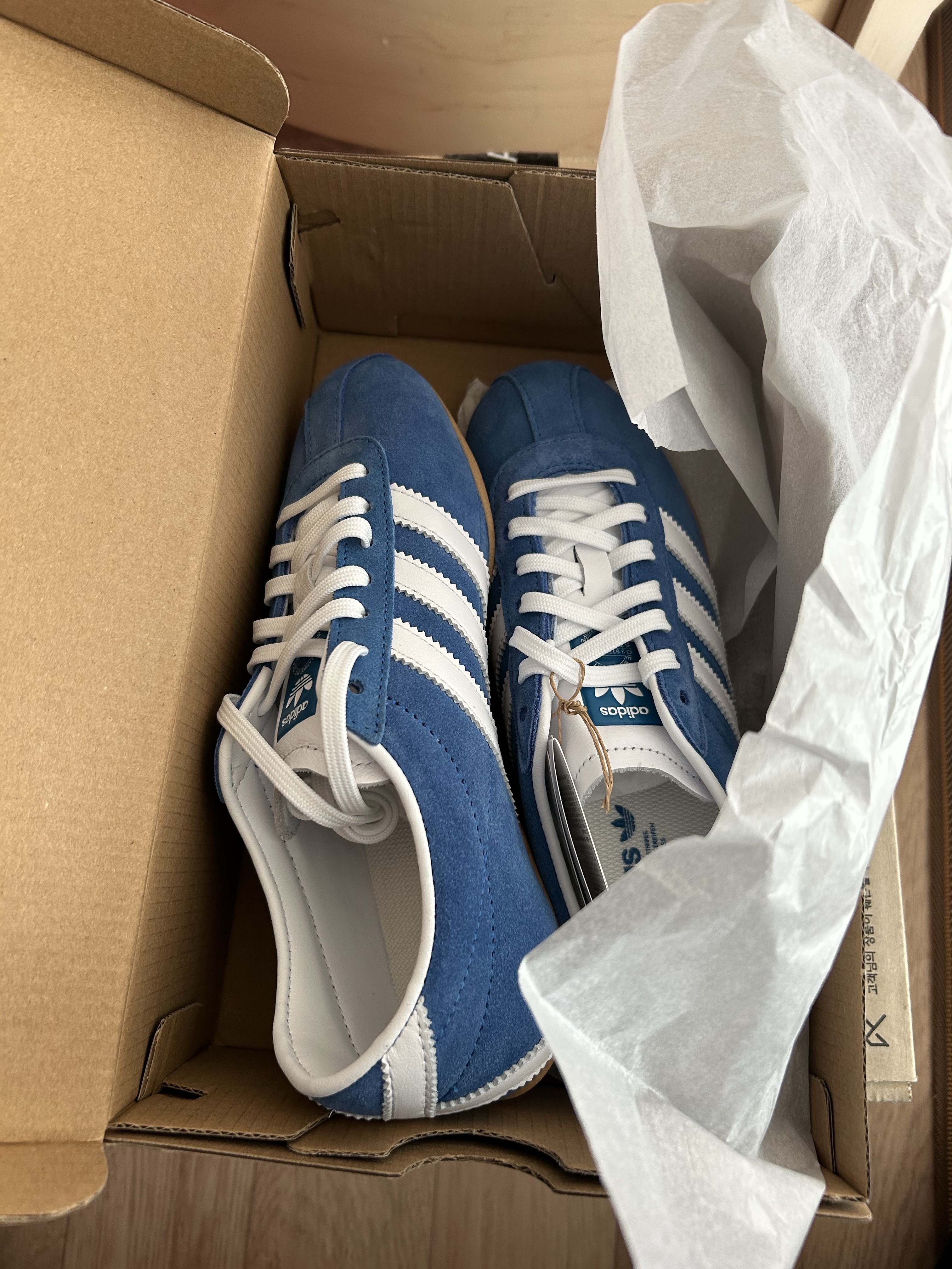 (W) Adidas Tokyo Blue Bird Cloud White 착용 스타일