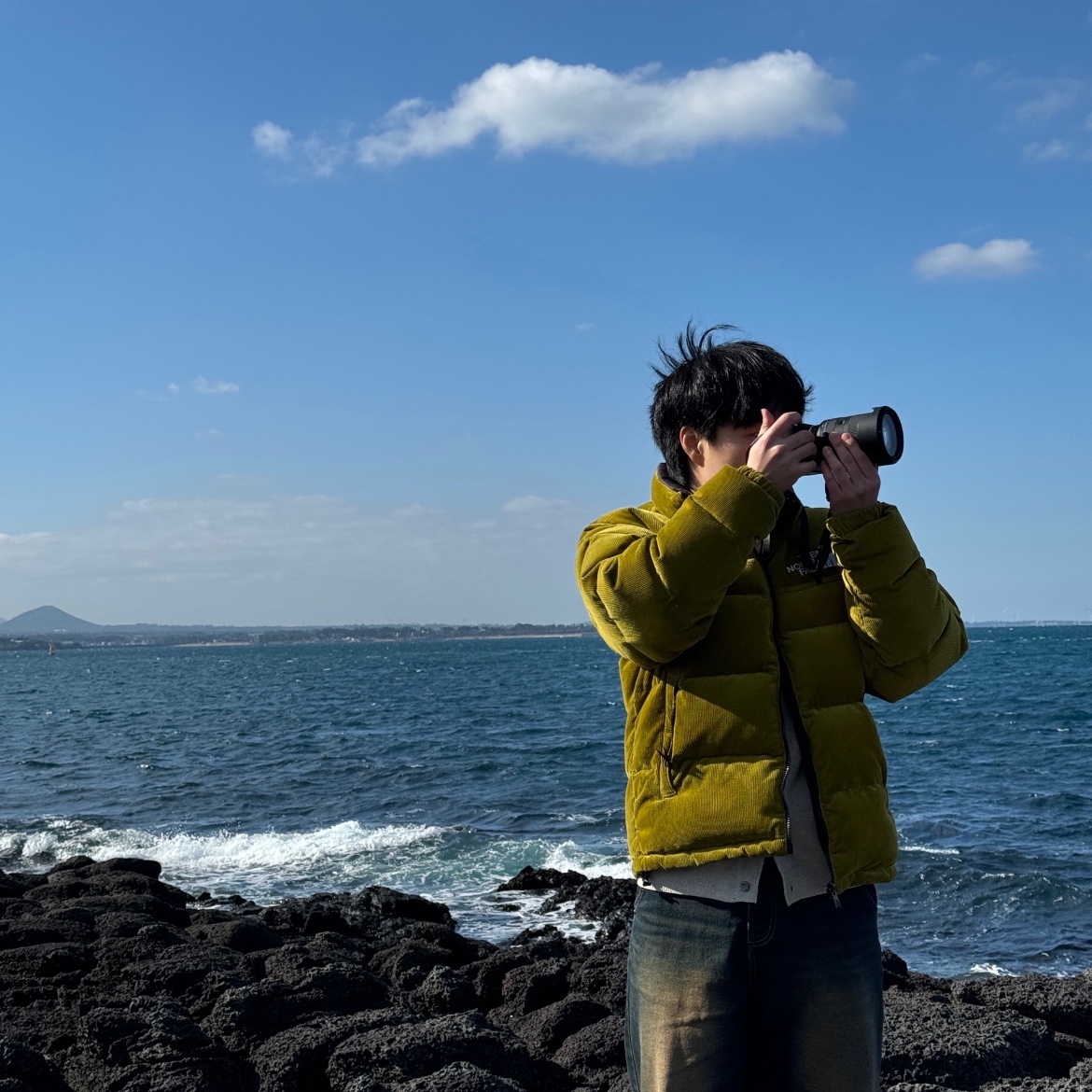 The North Face 92 Reversible Jacket Sulphur Moss Coal Brown 착용 스타일