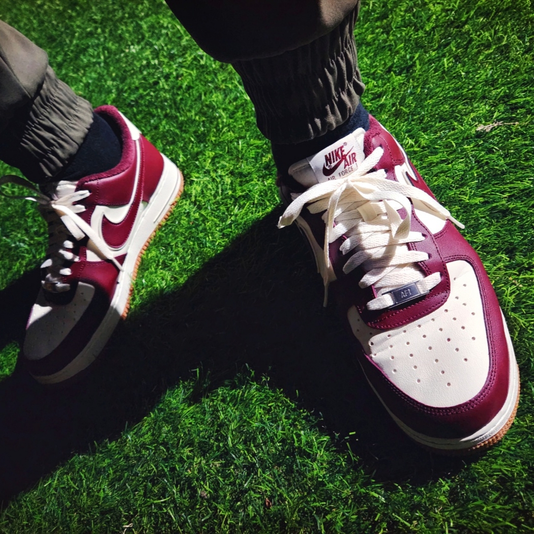 Nike Air Force 1 '07 LV8 Night Maroon 착용 스타일 - 4