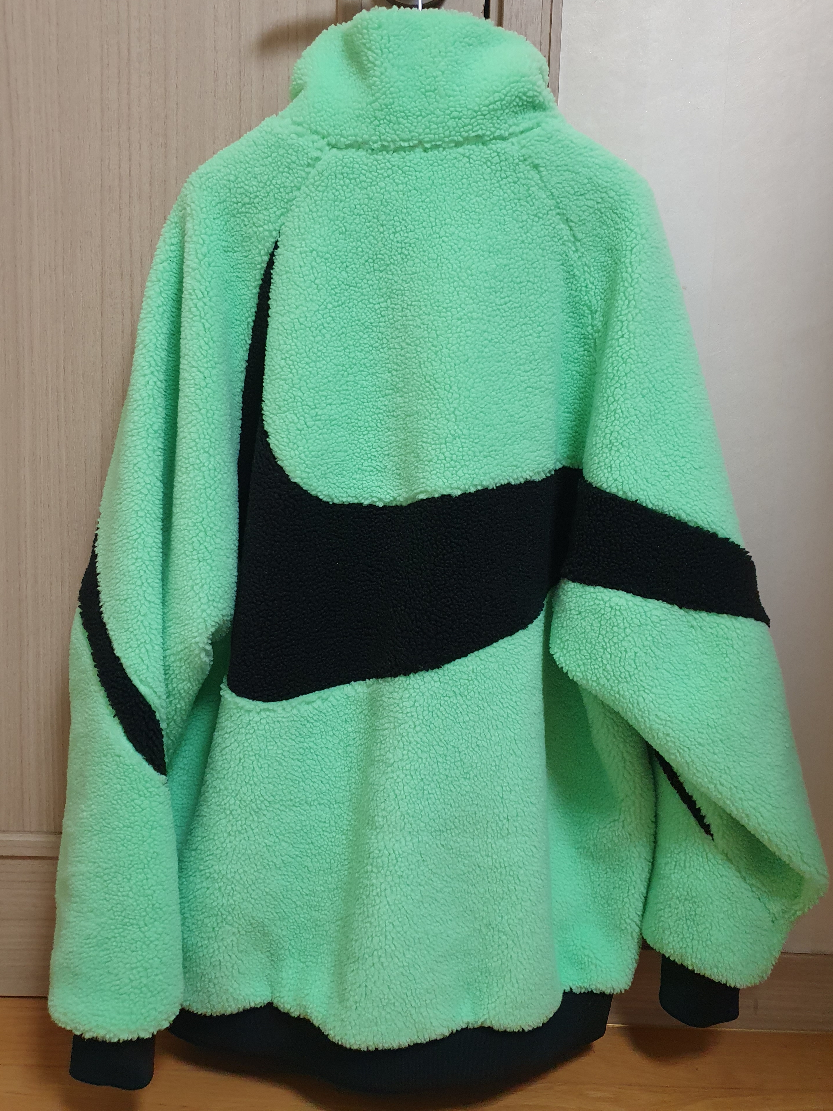 Nike Big Swoosh Full Zip Jacket Green Black 착용 스타일 - 2
