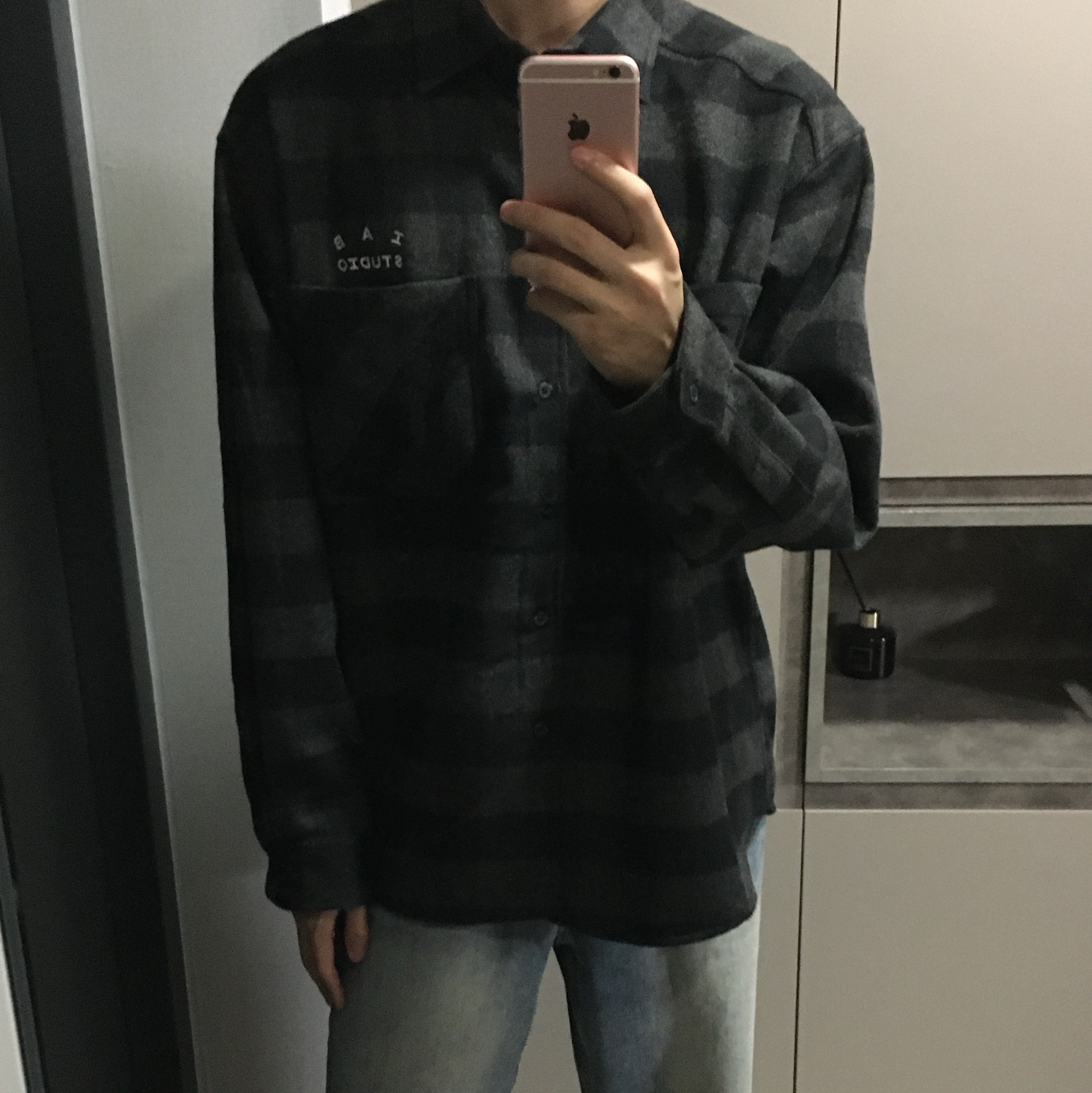 IAB Studio Gingham Check Shirt Black White 착용 스타일