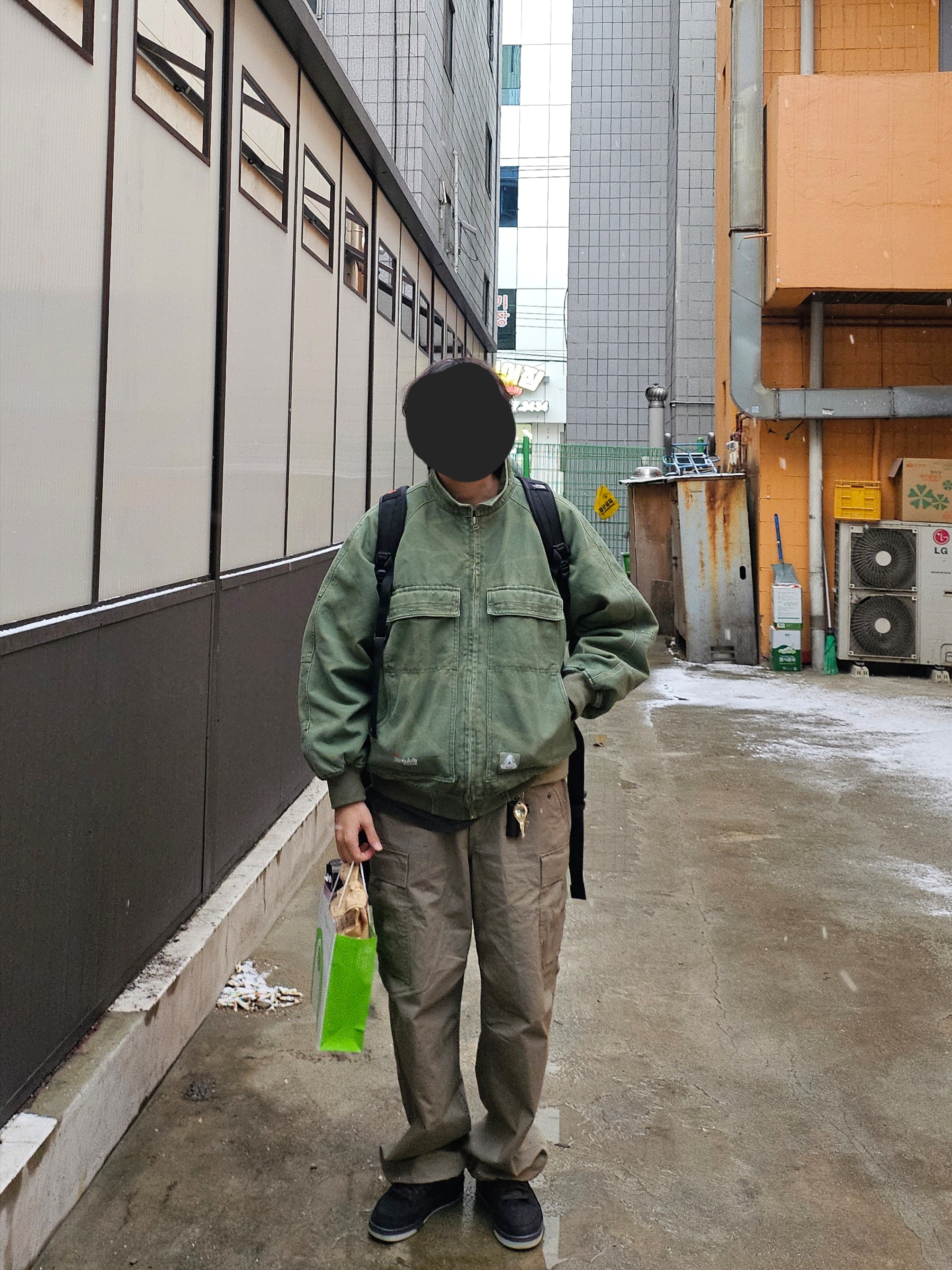 Palace Heavy Canvas Bomber Jacket The Deep Green - 24SS, Stussy Ripstop Military Cargo Pants Olive 착용 스타일 - 1