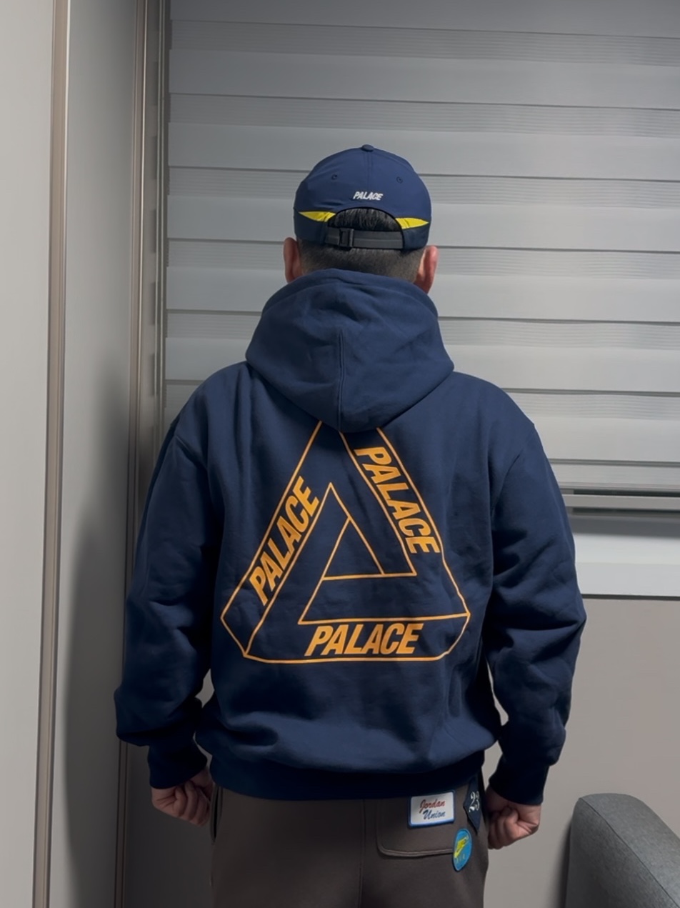 Palace Glow Tri-Ferg Hood Navy - 24FW 착용 스타일