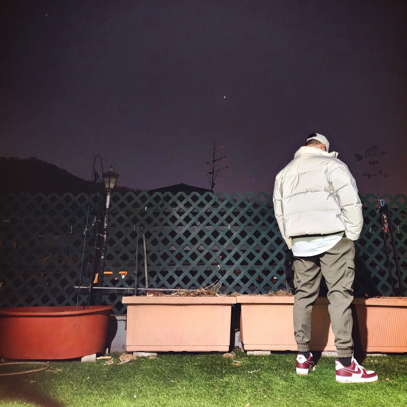 Nike Air Force 1 '07 LV8 Night Maroon 착용 스타일 - 3