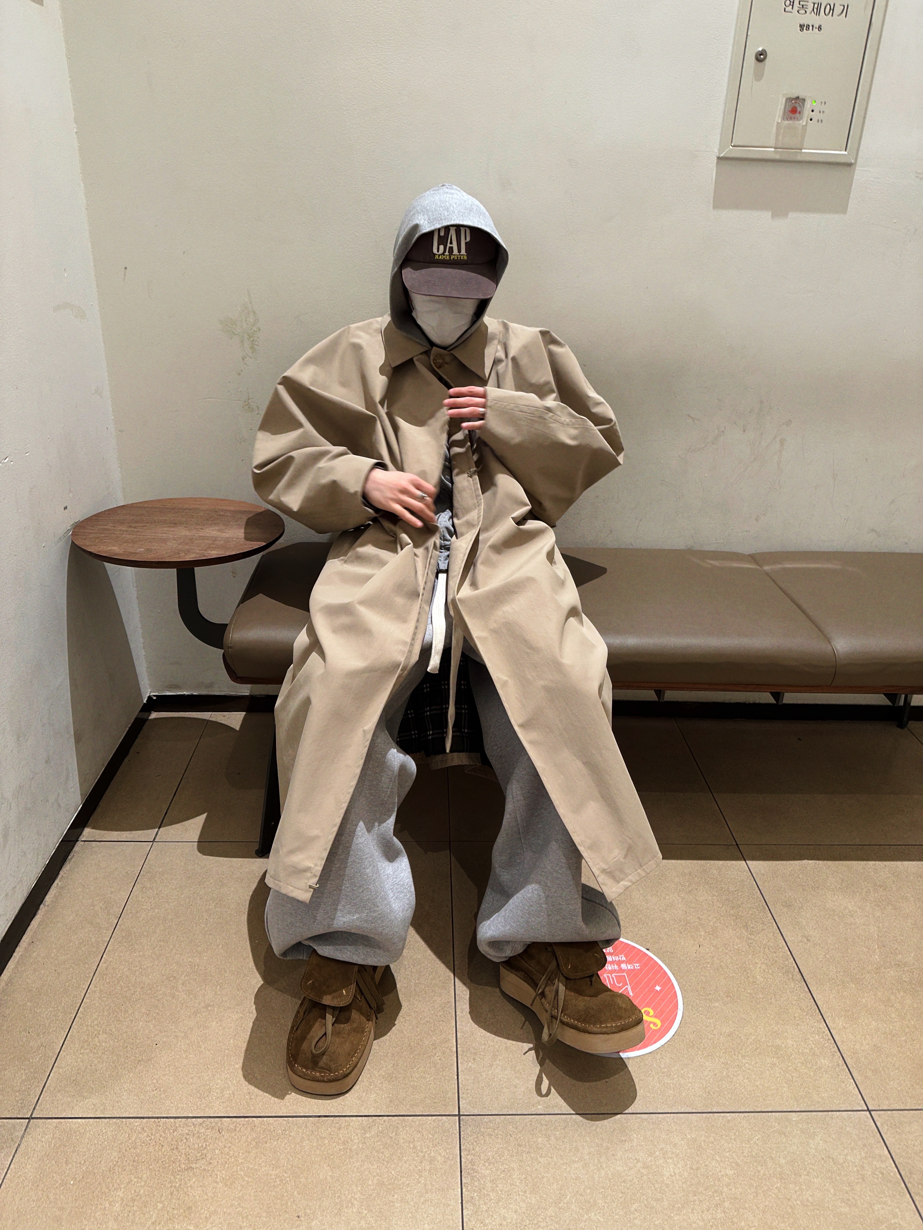 STU Hook Dolman Coat Beige with Name Tag, Nonnod Scuba Pajama Pants Grey 착용 스타일 - 4