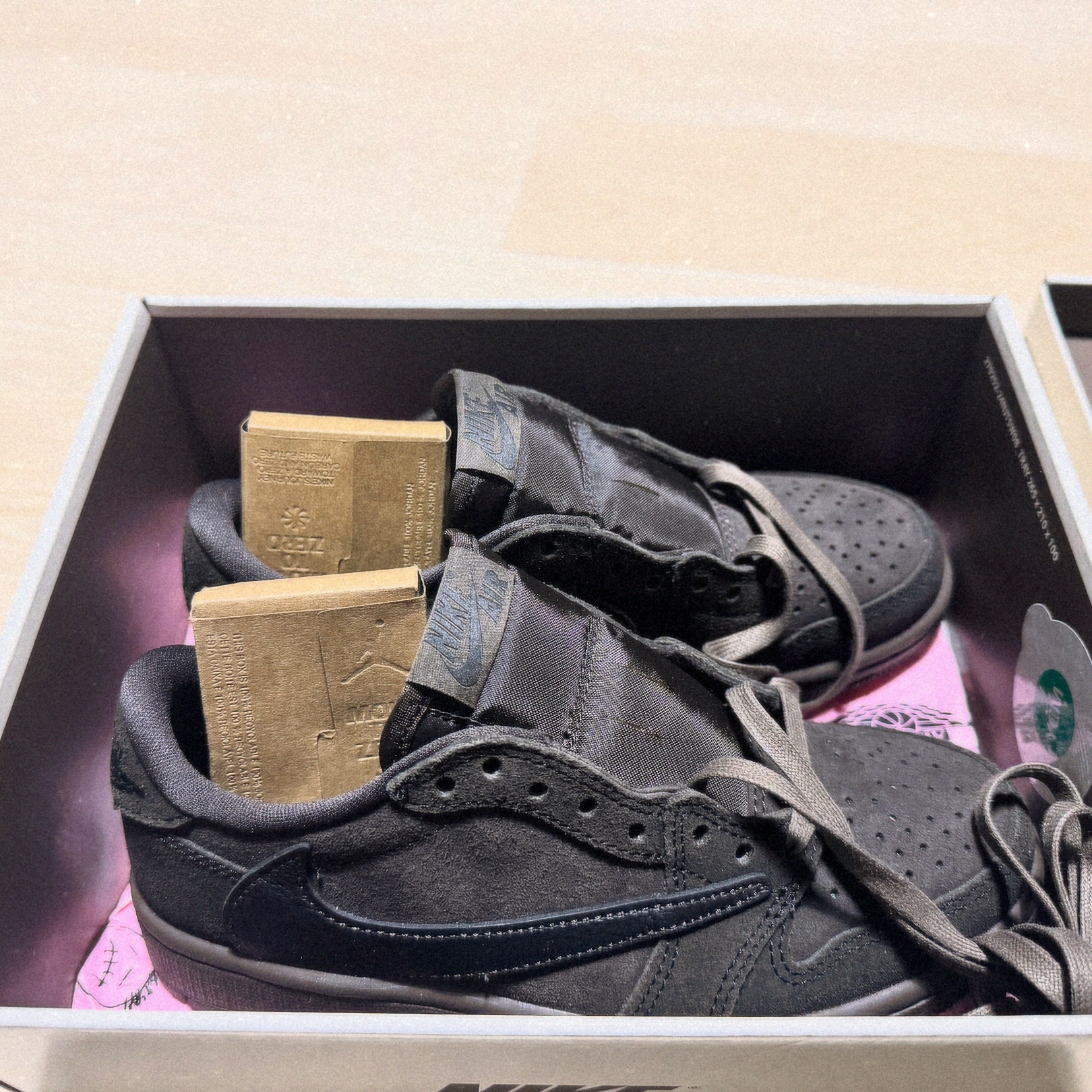 Jordan 1 x Travis Scott Retro Low OG SP Velvet Brown and Dark Mocha 착용 스타일