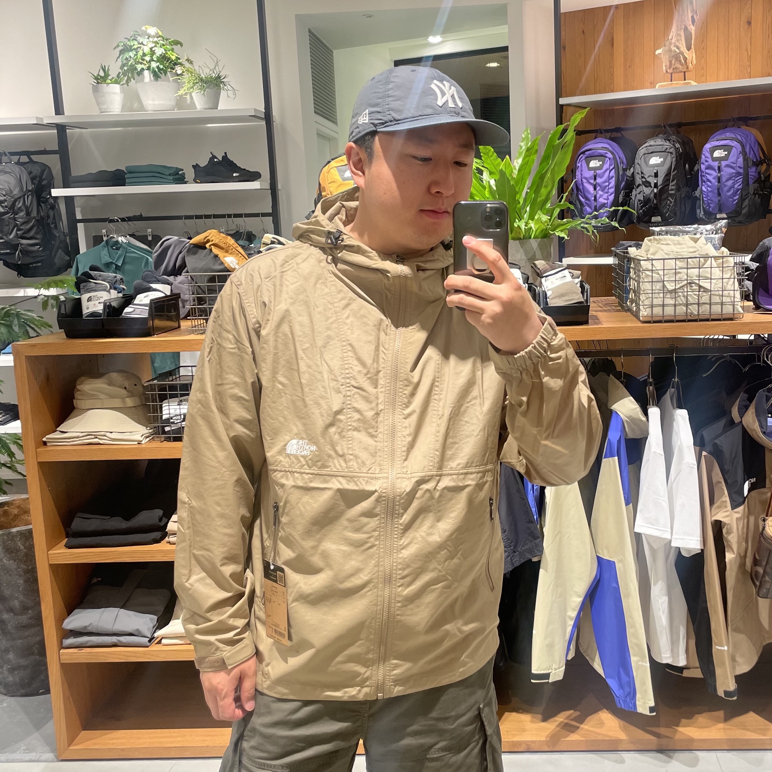 The North Face Summit Mattehorn RDS Down Jacket Indigo, The North Face 1996 Eco Nuptse Jacket Black 착용 스타일 - 4