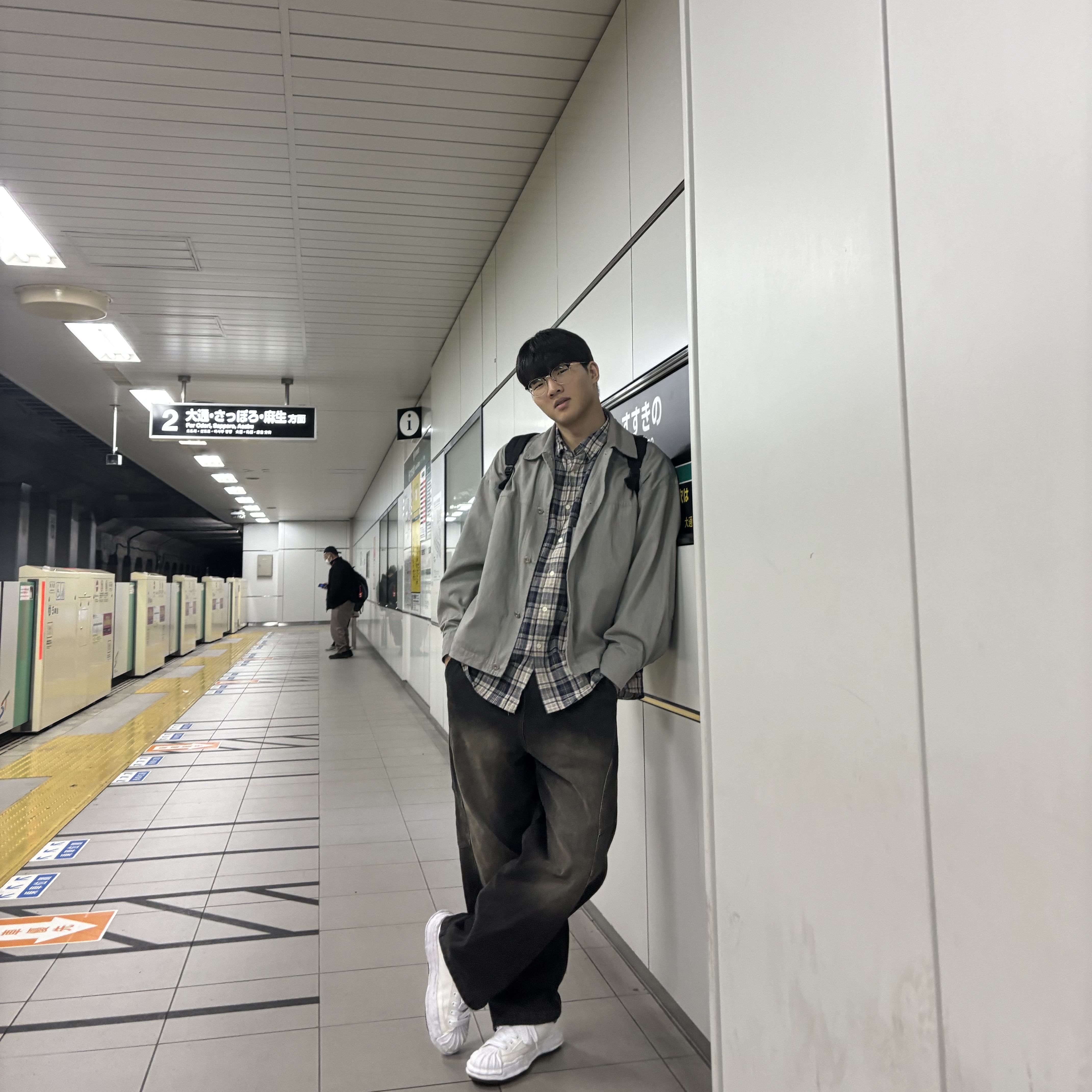 Maison Mihara Yasuhiro Blakey OG Sole Canvas Low-top Sneakers White 착용 스타일 - 2
