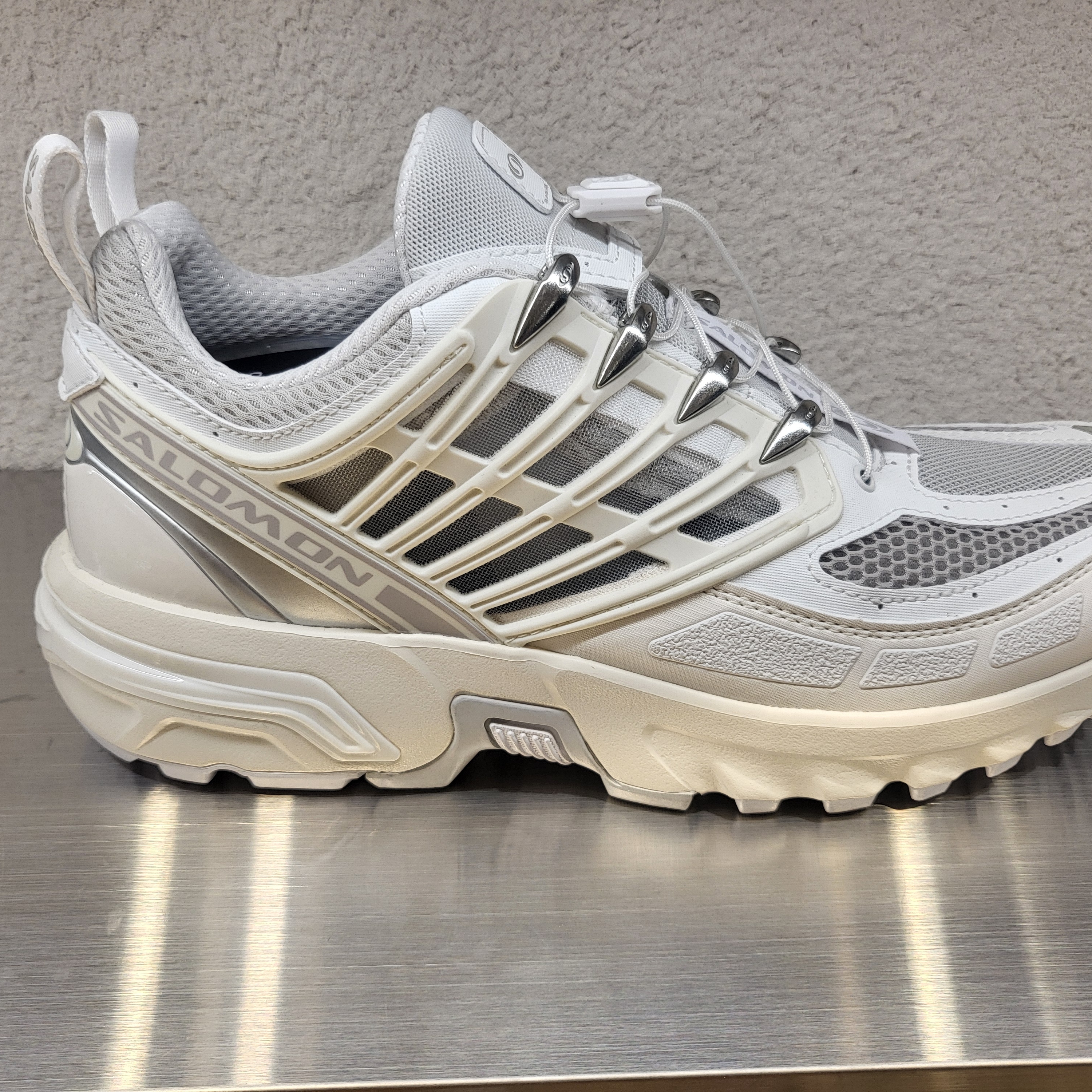 Salomon ACS Pro White Vanilla Ice 착용 스타일