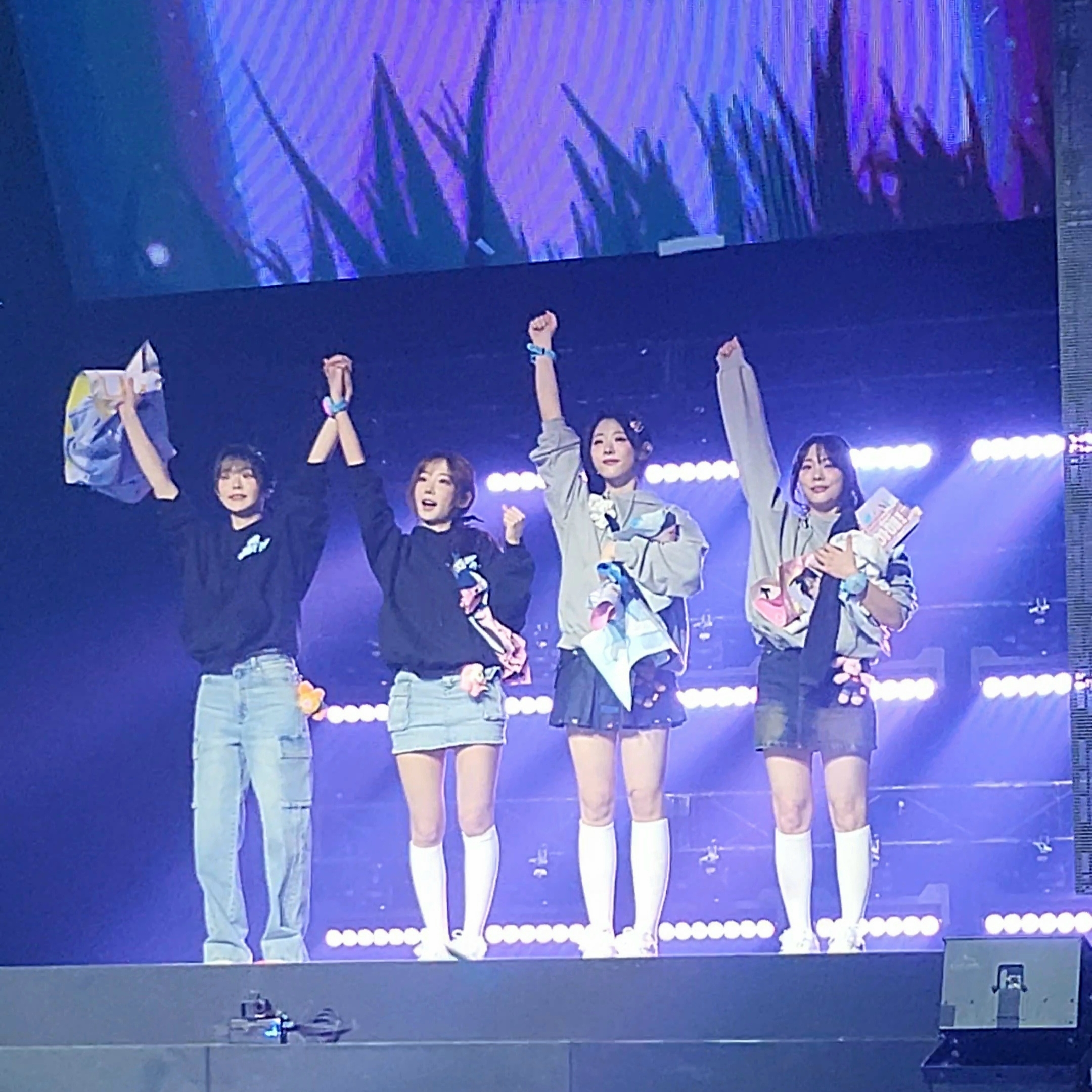 QWER The 1st Fan Concert [1, 2, QWER!]_SUN 착용 스타일