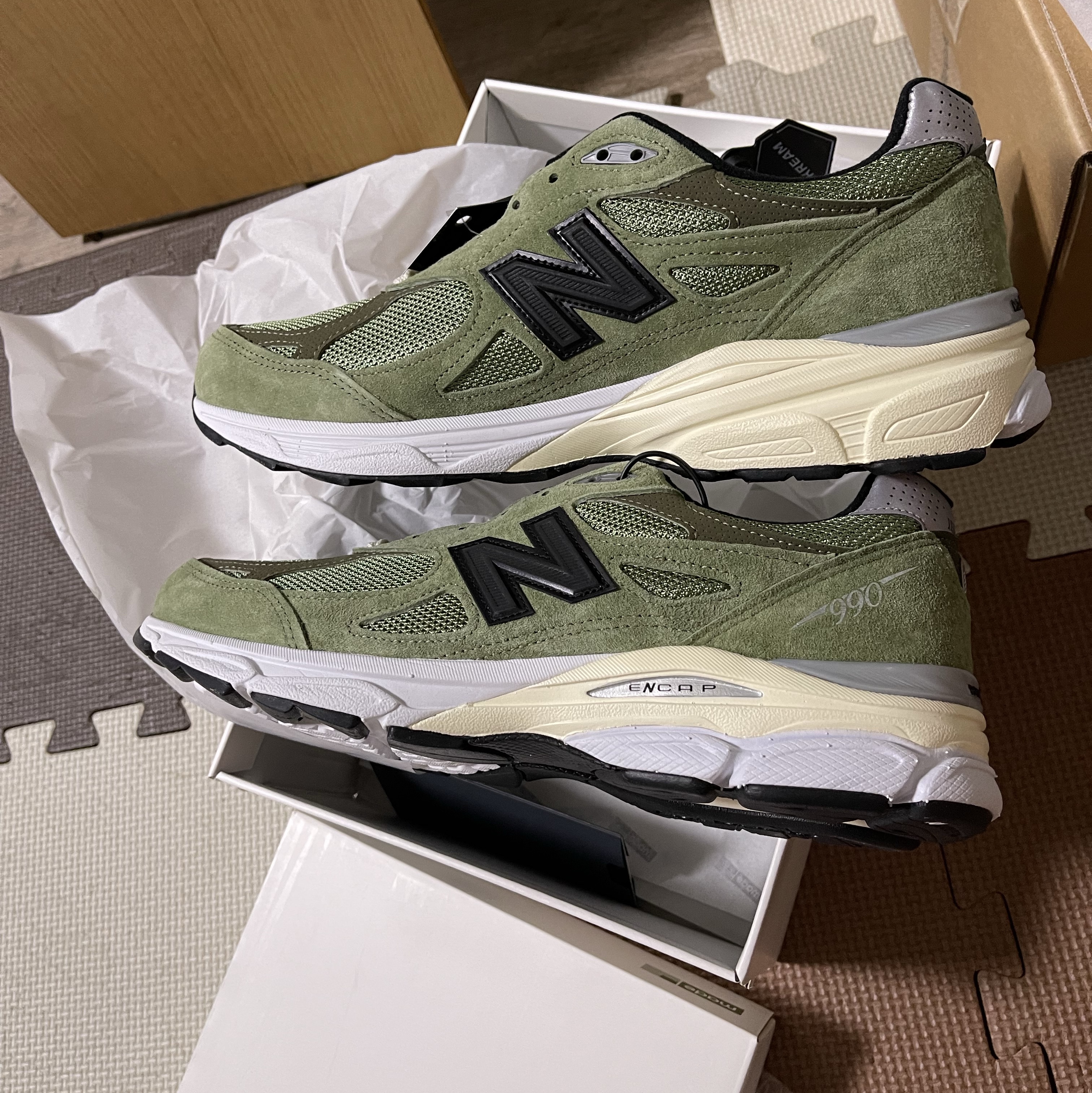 New Balance x JJJJound 990v3 Olive 착용 스타일 - 3