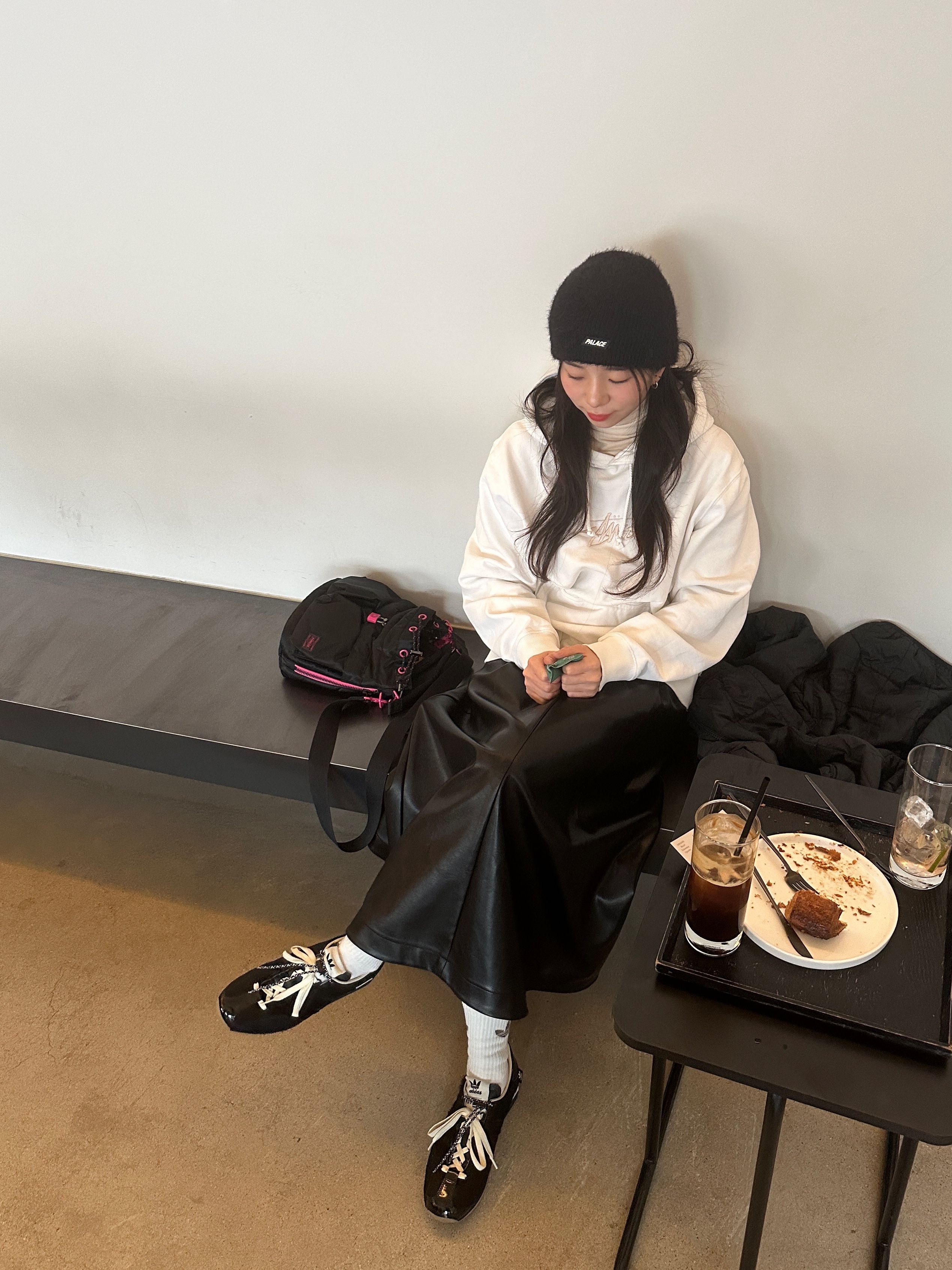 Palace Hairy Nein Cuff Beanie Black - 23FW, Adidas x Song for the Mute Country OG Core Black Cream White 착용 스타일 - 2