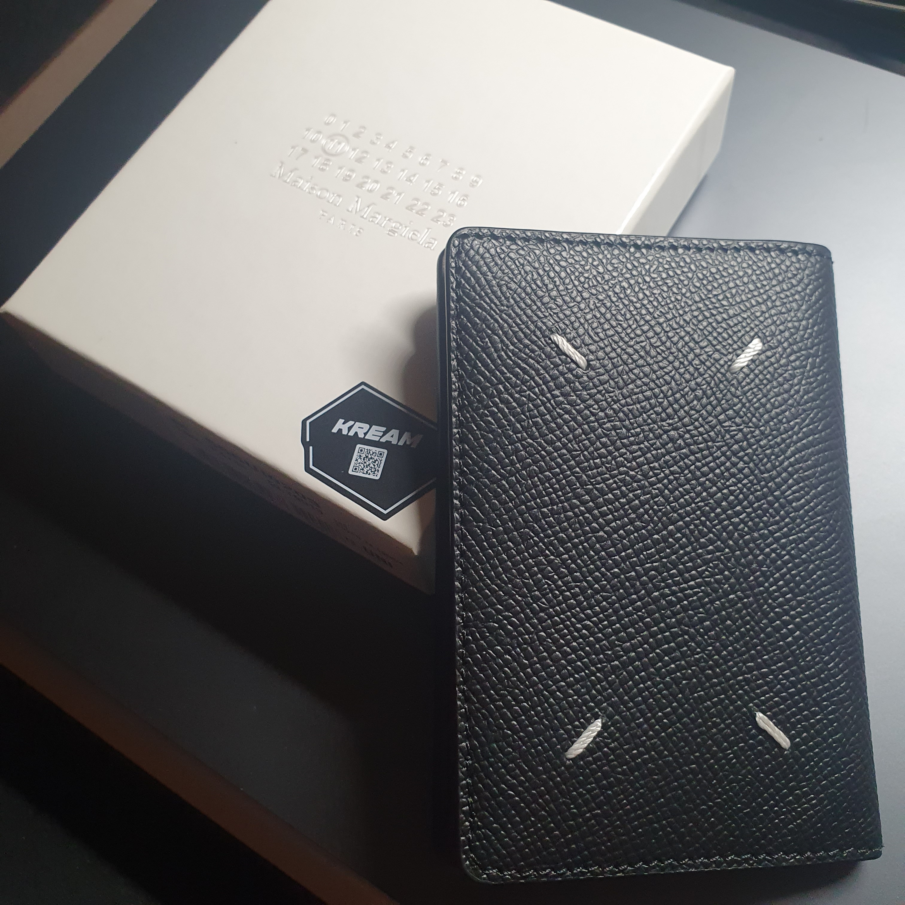 Maison Margiela Leather Bi-Fold Card Holder Black 착용 스타일
