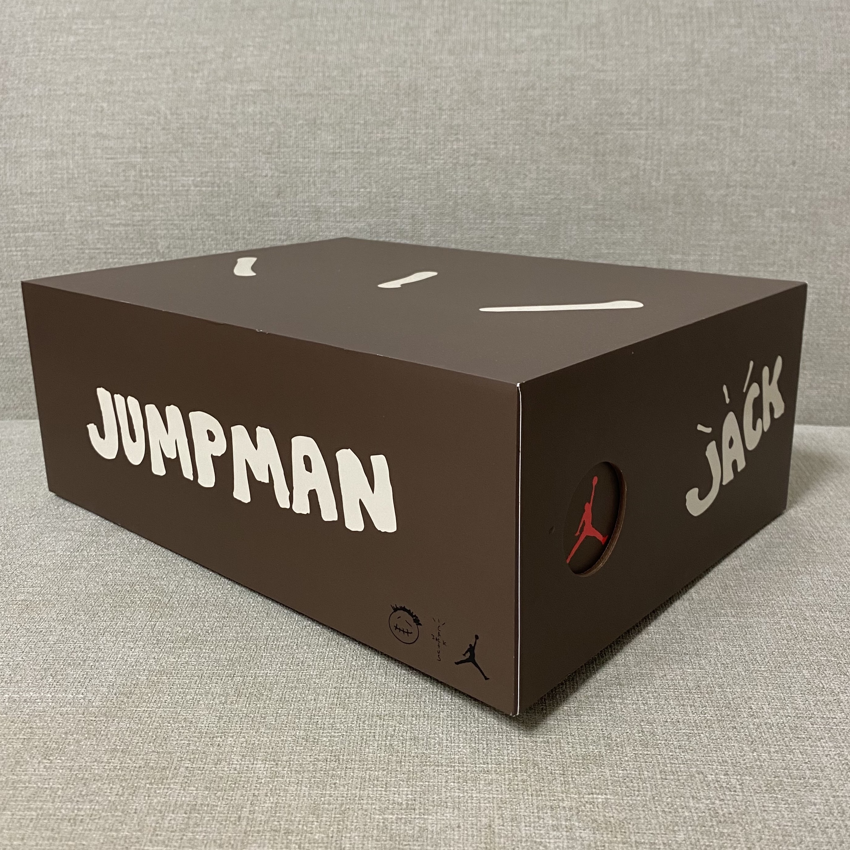 Jordan x Travis Scott Jumpman Jack TR Black and Dark Mocha 착용 스타일