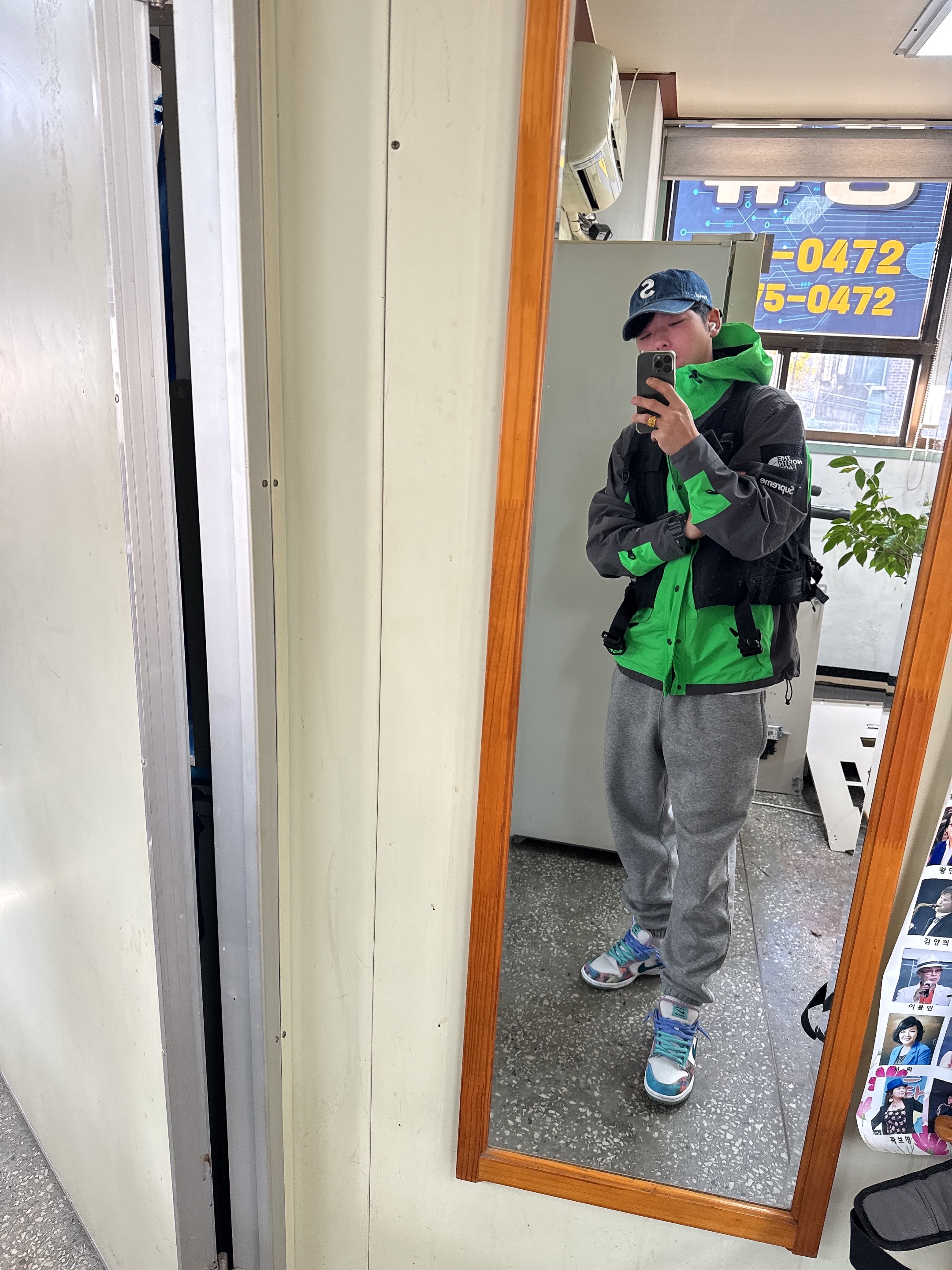 Supreme x The North Face RTG Jacket + Vest Green - 20SS, Nike NRG Solo Swoosh Fleece Pants Dark Grey Heather - Asia 착용 스타일 - 2