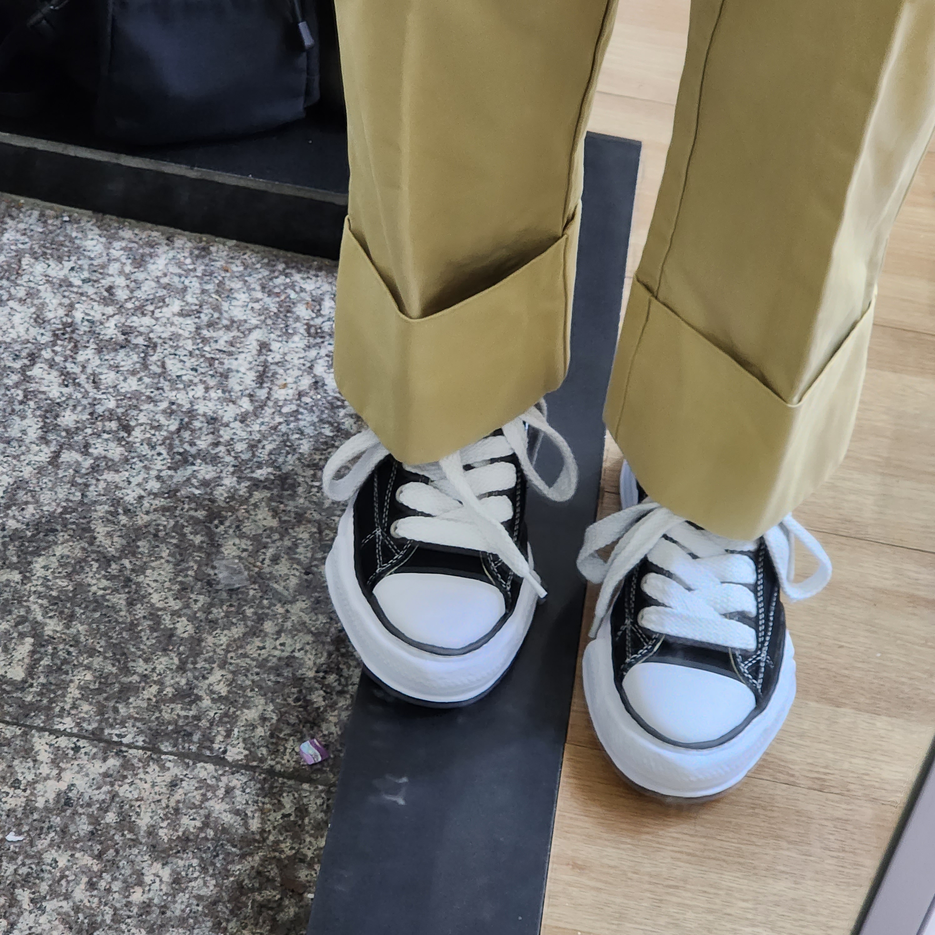 Maison Mihara Yasuhiro Peterson OG Sole Canvas Low Sneakers Black 착용 스타일