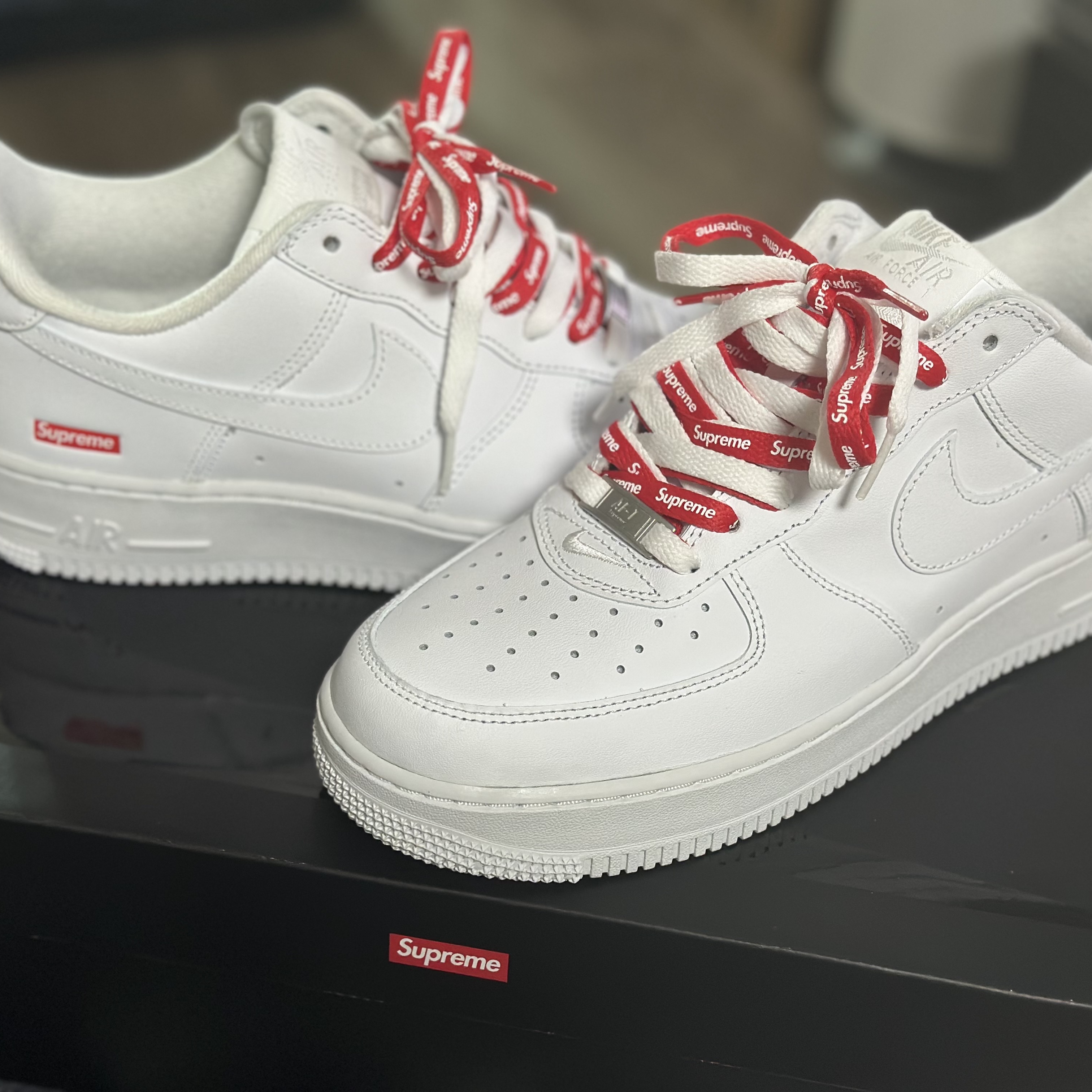 Nike x Supreme Air Force 1 Low White 착용 스타일