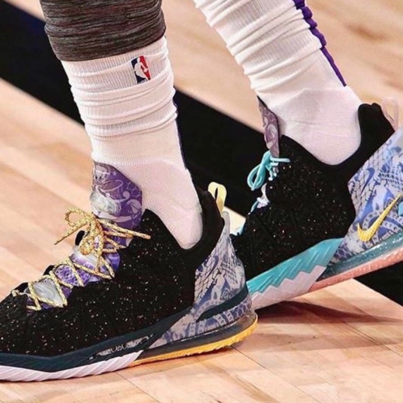 Nike LeBron 18 Reflections 착용 스타일
