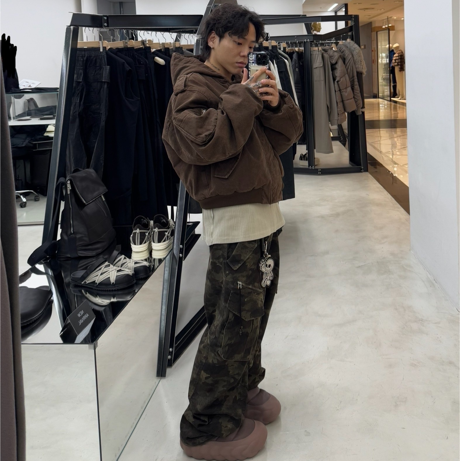 Entire Studios W2 Bomber Military Mud 착용 스타일 - 1