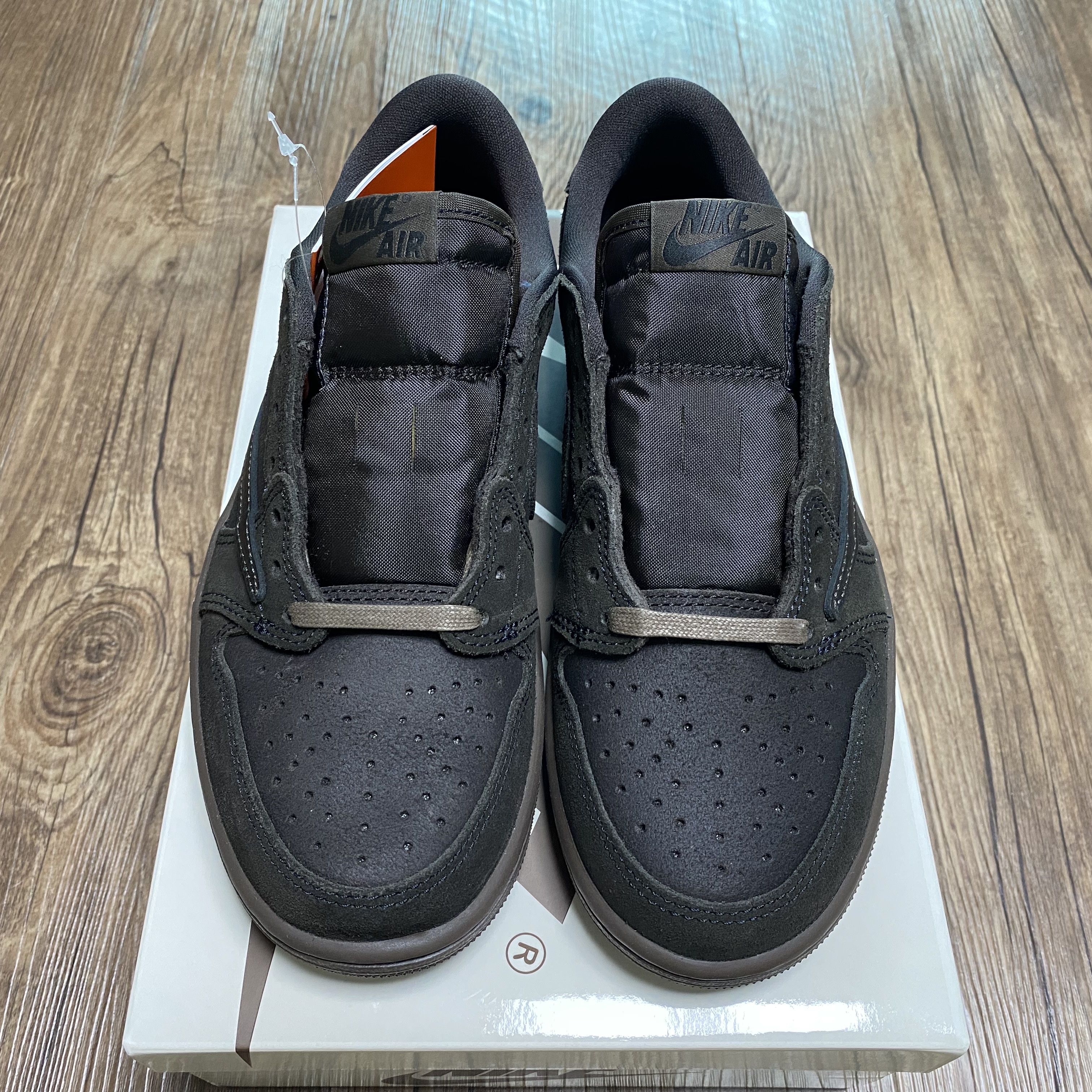 Jordan 1 x Travis Scott Retro Low OG SP Velvet Brown and Dark Mocha 착용 스타일 - 9