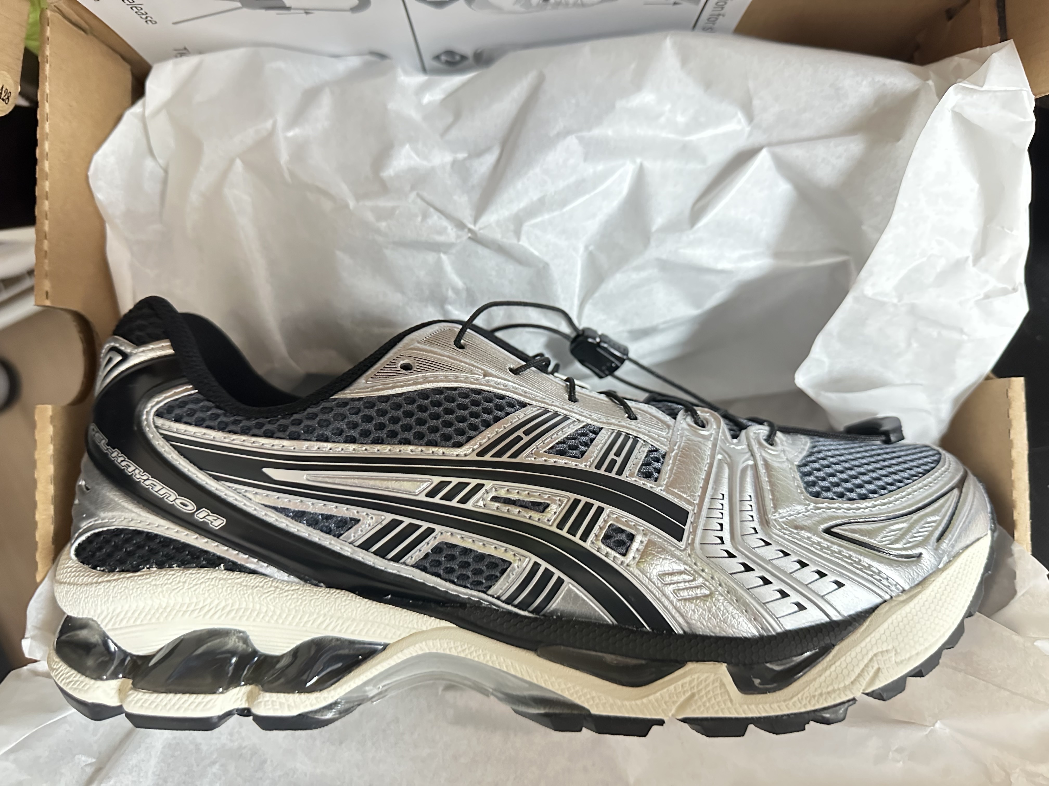 Asics Unlimited Gel-Kayano 14 Carrier Grey Black 착용 스타일