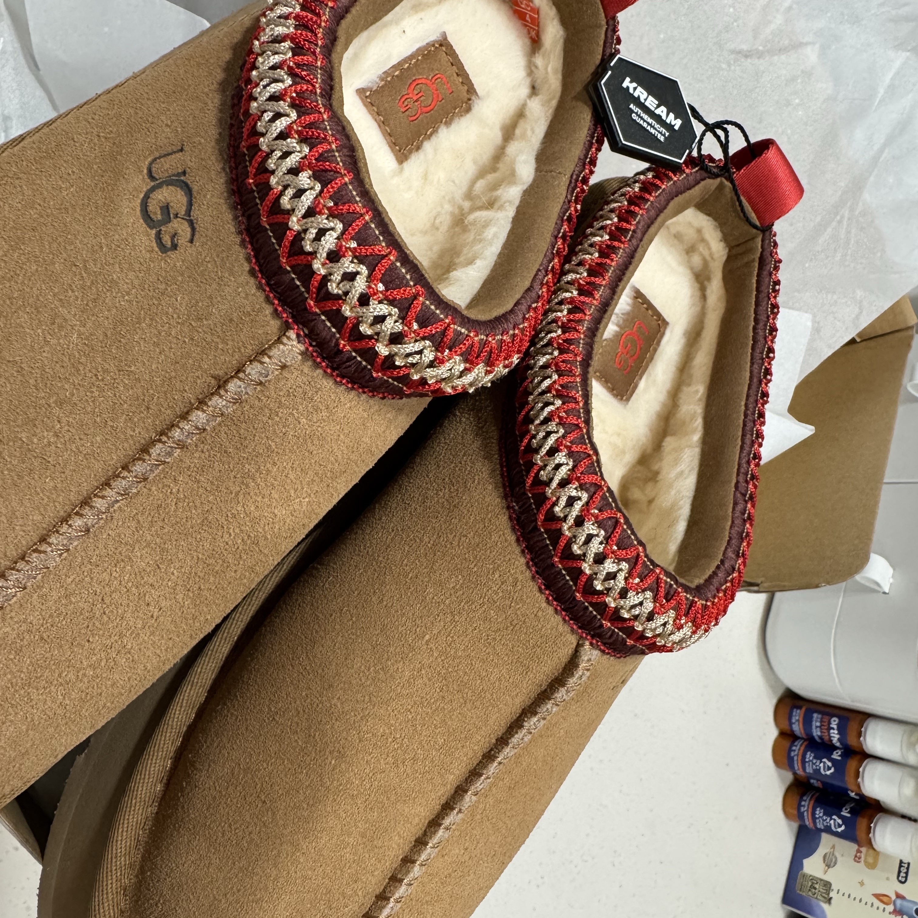 (W) UGG Tazz Slipper Chestnut 착용 스타일