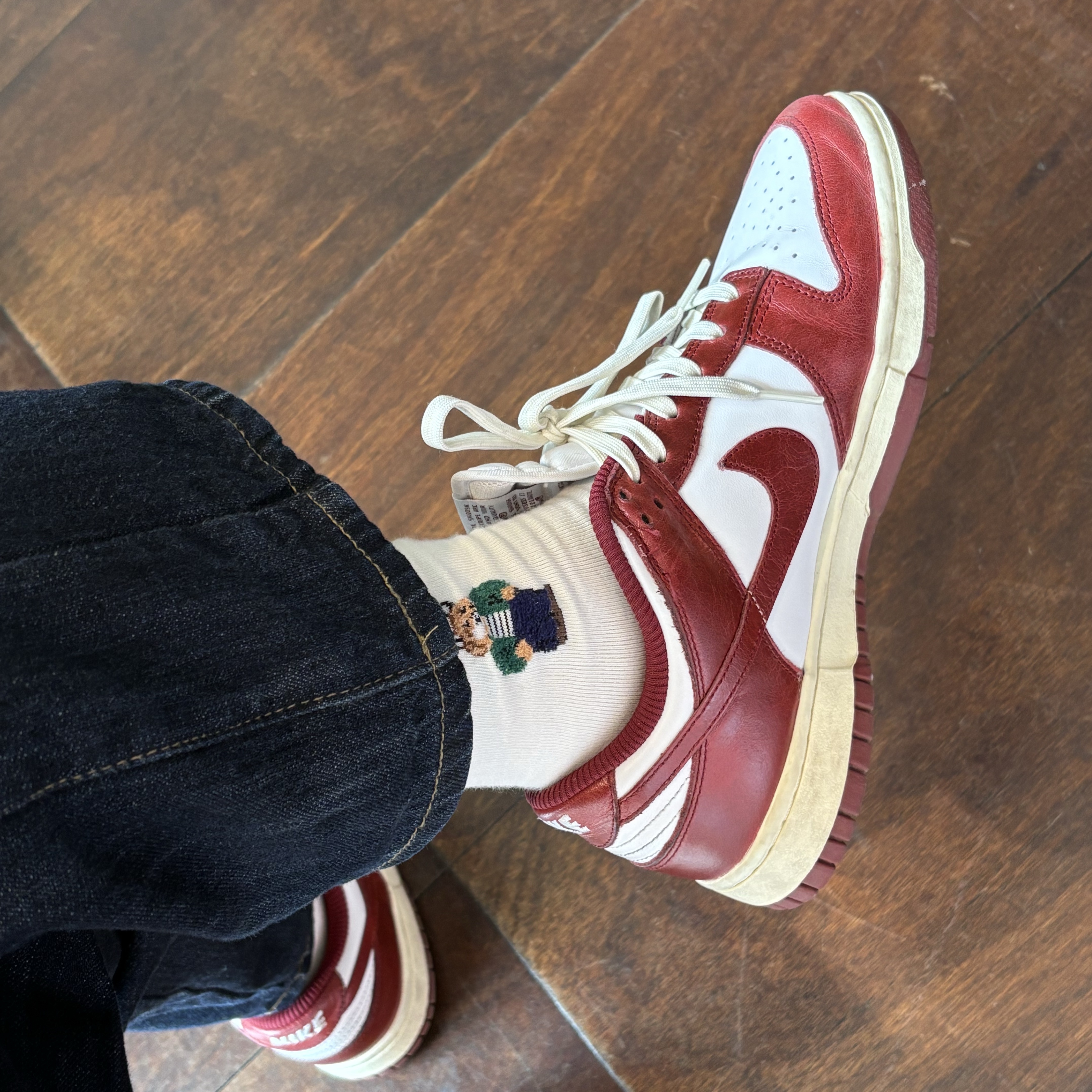 Carhartt Loose Fit Midweight Regular Hoodie Black, (W) Nike Dunk Low Retro PRM Team Red and White 착용 스타일 - 2