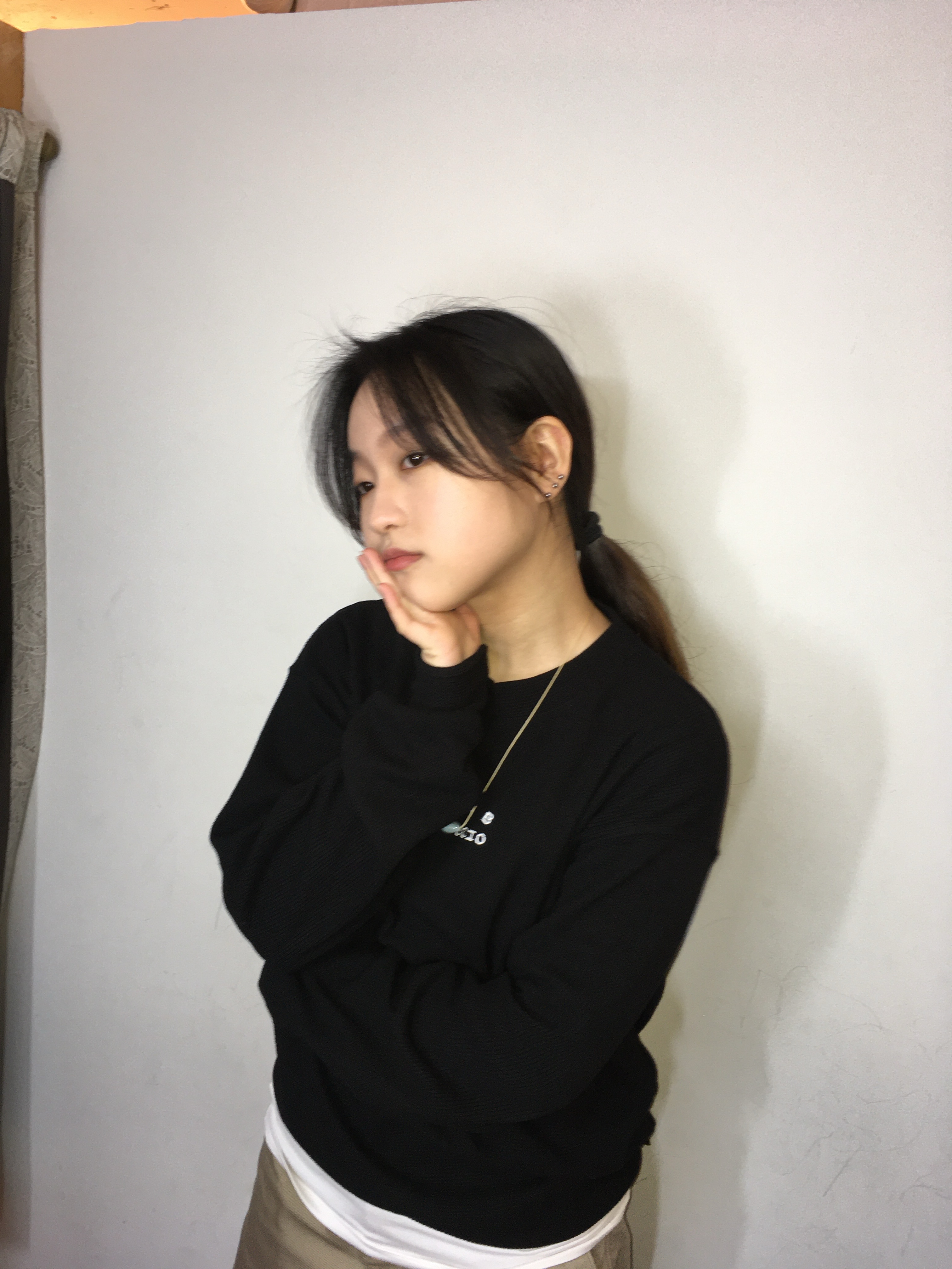 IAB Studio Waffle Long Sleeve Black White 착용 스타일 - 1