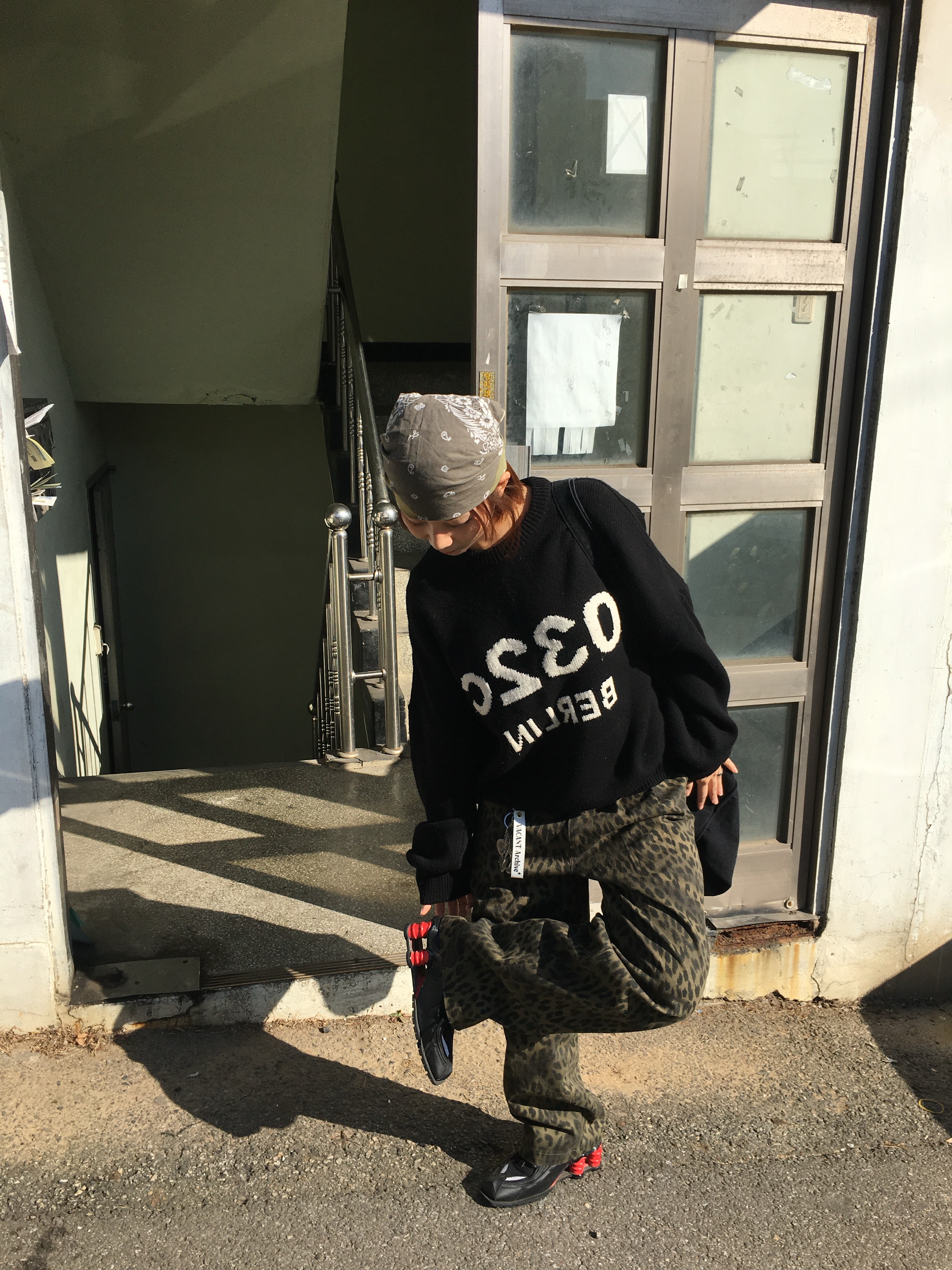 Kapital Fastcolor Selvedge Bandana Garden Patchwork Khaki, 032c Selfie Sweater 착용 스타일 - 1