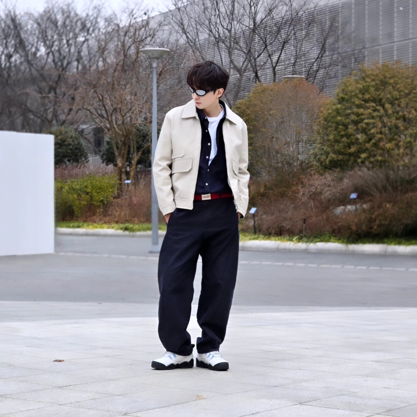 True Religion Hustle Webbing Belt Red, Nike x Supreme SB Darwin Low White 착용 스타일 - 3