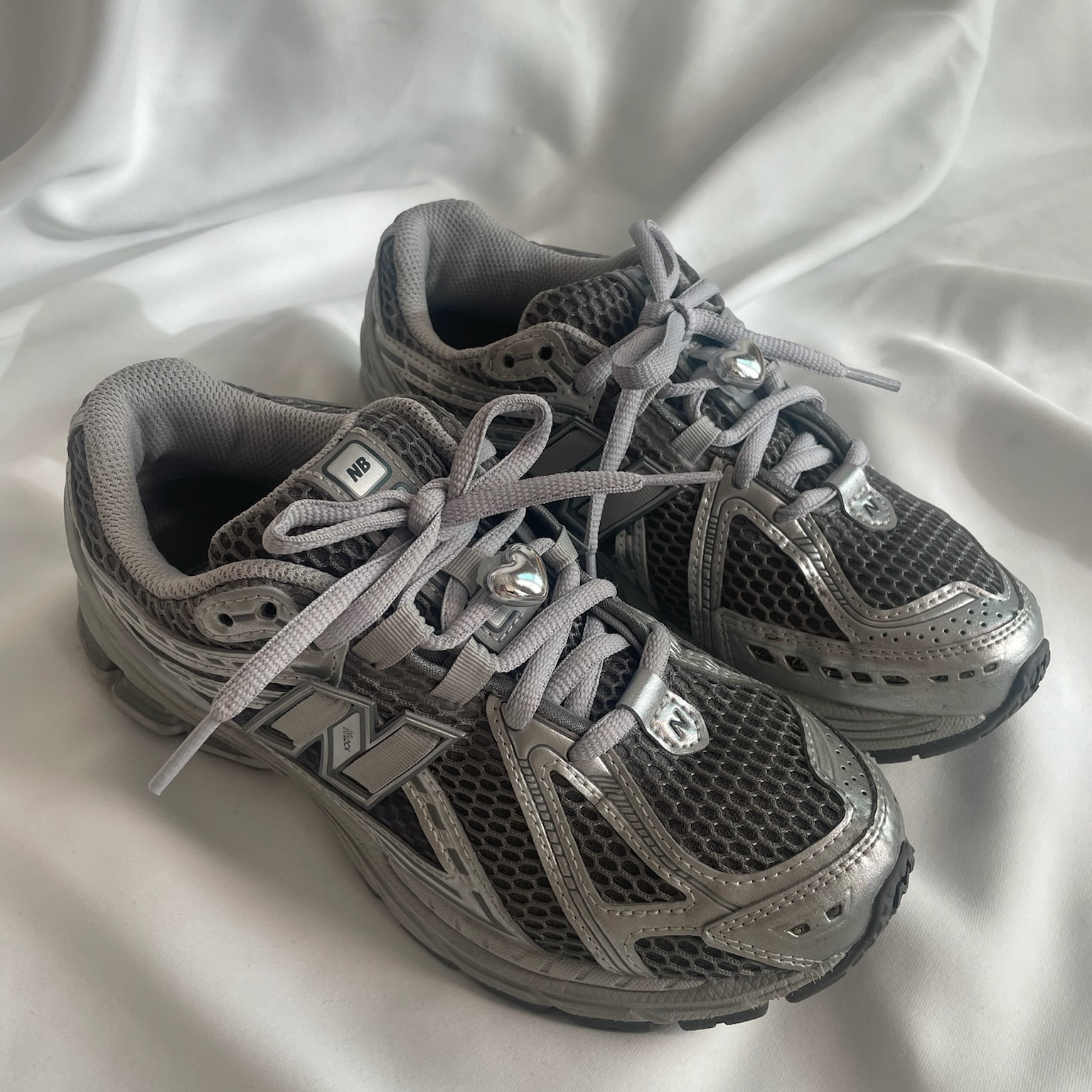 New Balance 1906R Harbor Grey Silver Metalic 착용 스타일 - 1
