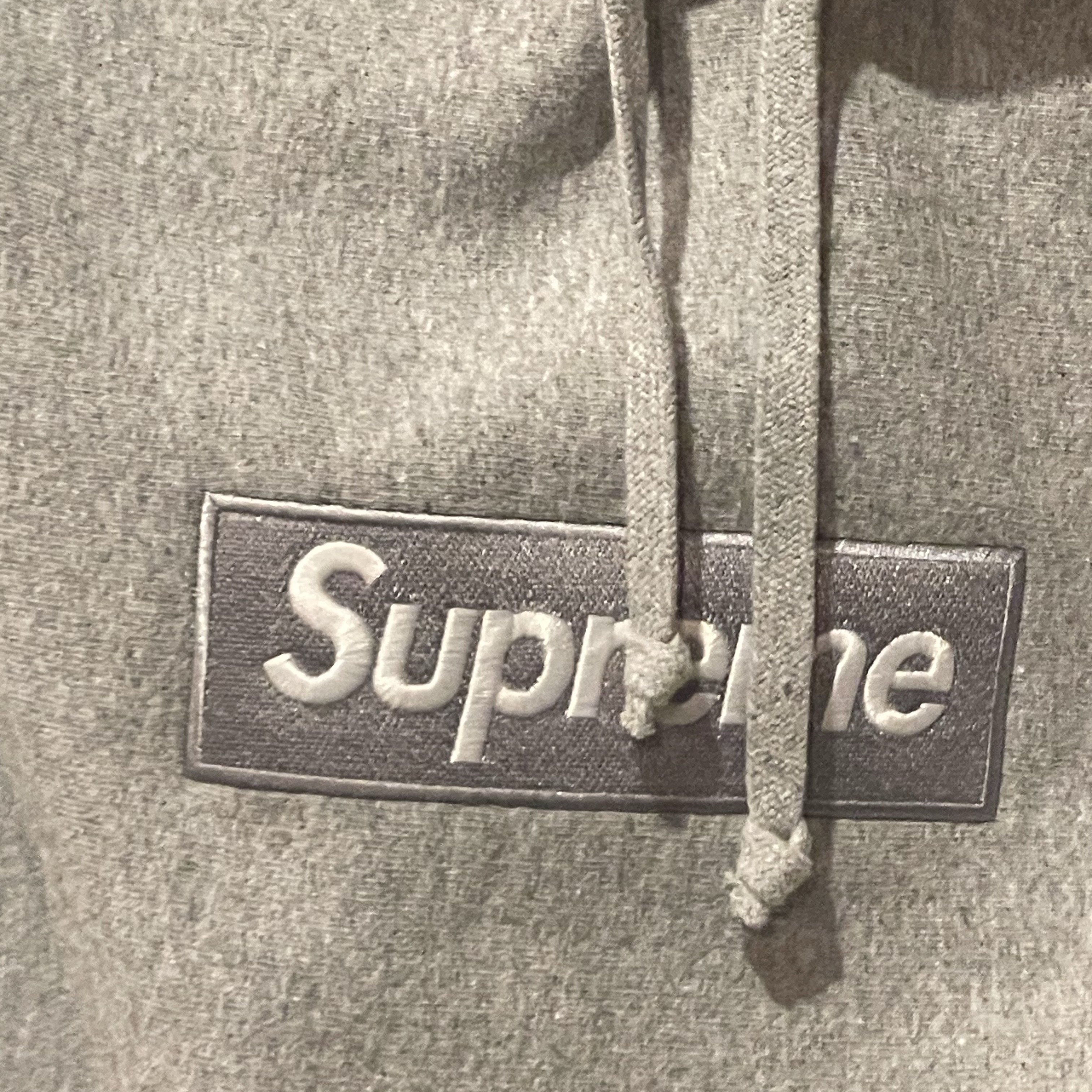 Supreme Box Logo Hooded Sweatshirt Multicolor - 24FW, Supreme Box Logo Hooded Sweatshirt Heather Grey - 24FW 착용 스타일 - 2