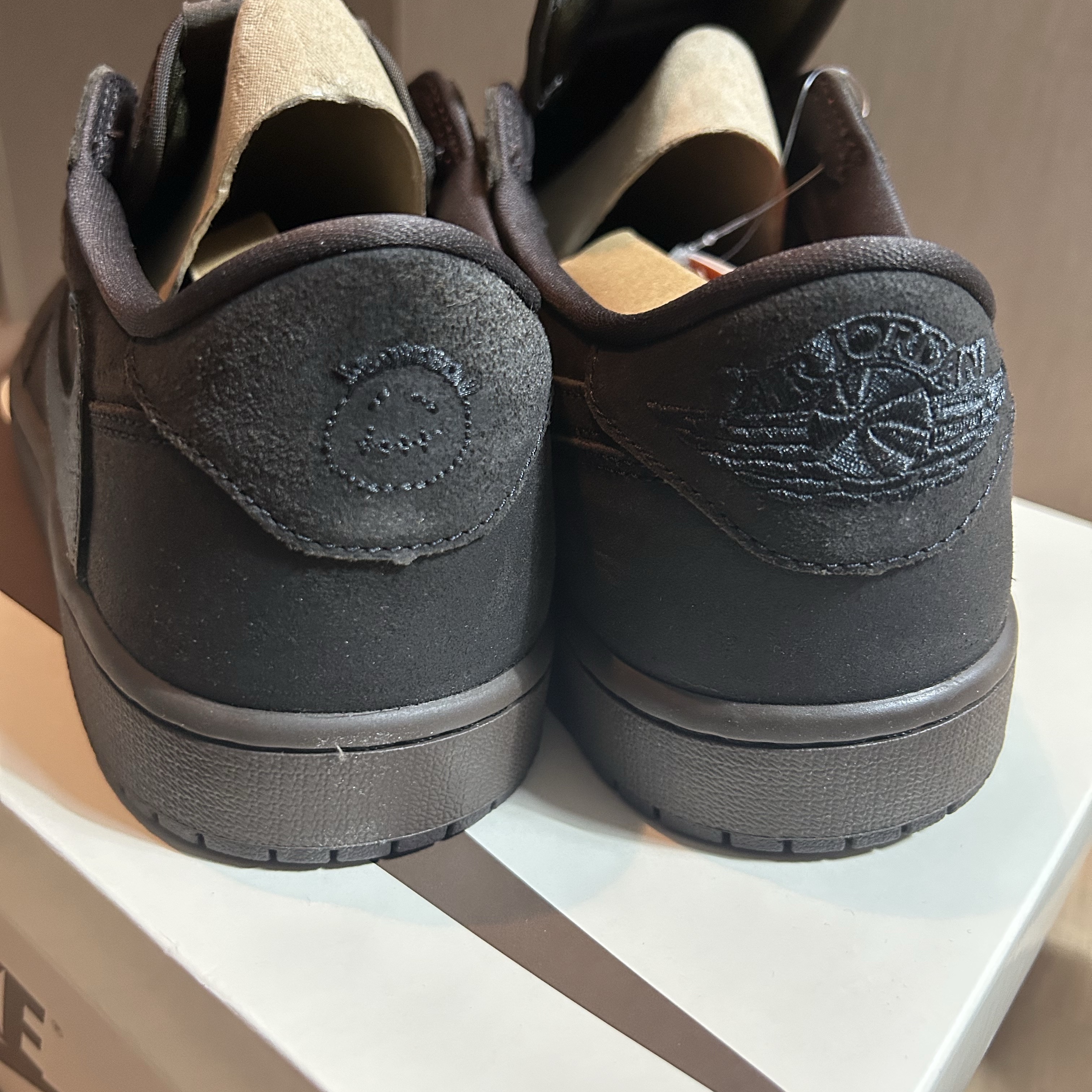 Jordan 1 x Travis Scott Retro Low OG SP Velvet Brown and Dark Mocha 착용 스타일 - 2