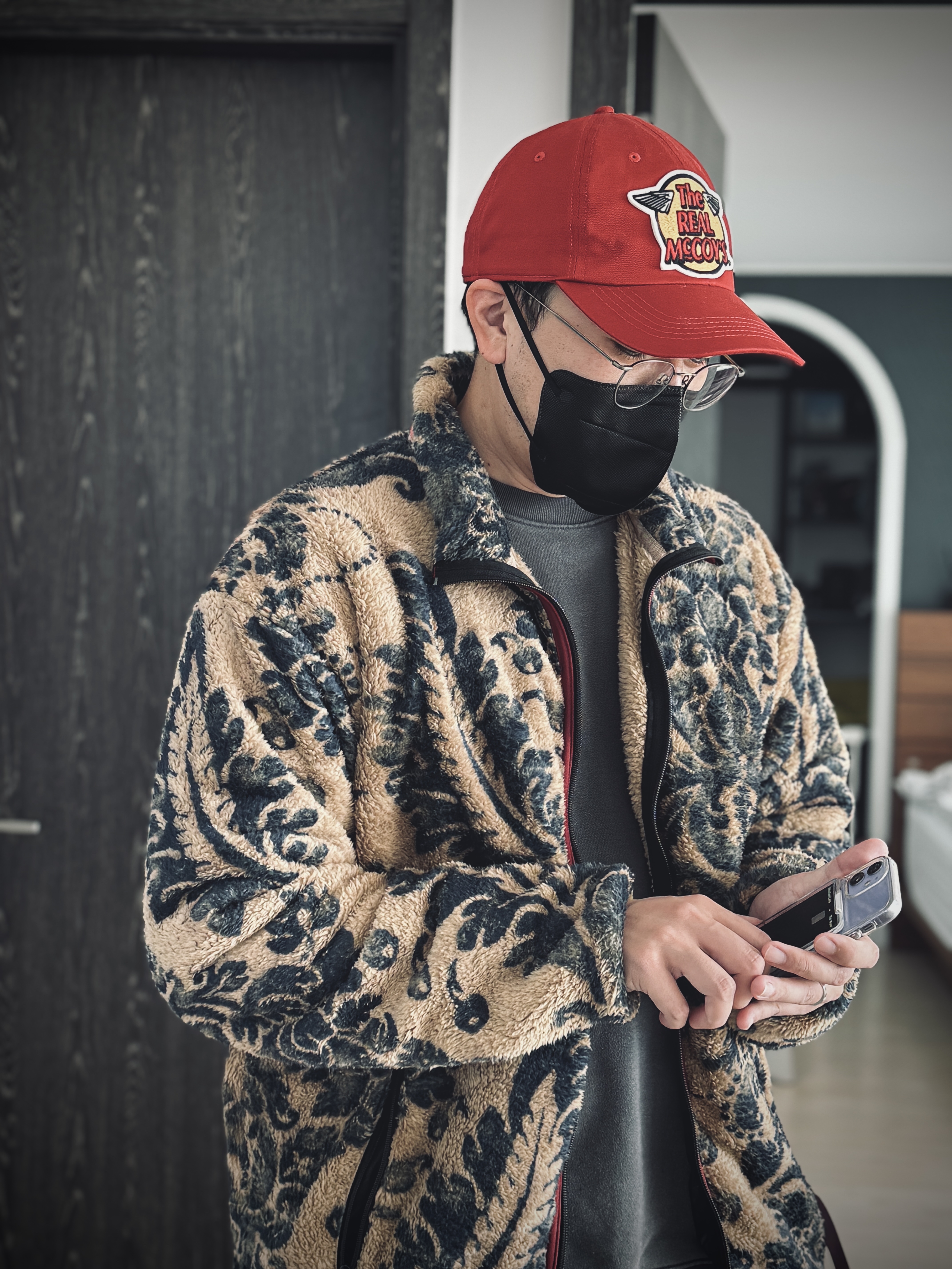 The Real McCoy's Logo Baseball Cap Red, Kapital Damask Pattern Maria Fleece Zip Blouson Beige 착용 스타일 - 1