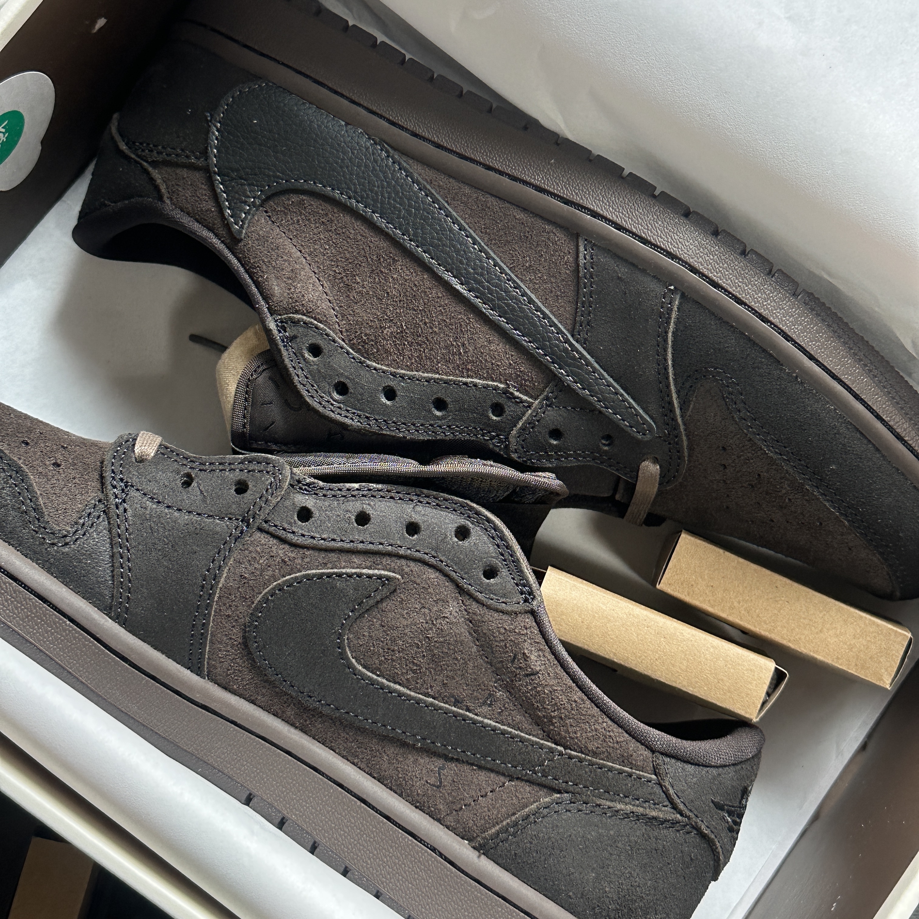 Jordan 1 x Travis Scott Retro Low OG SP Velvet Brown and Dark Mocha 착용 스타일