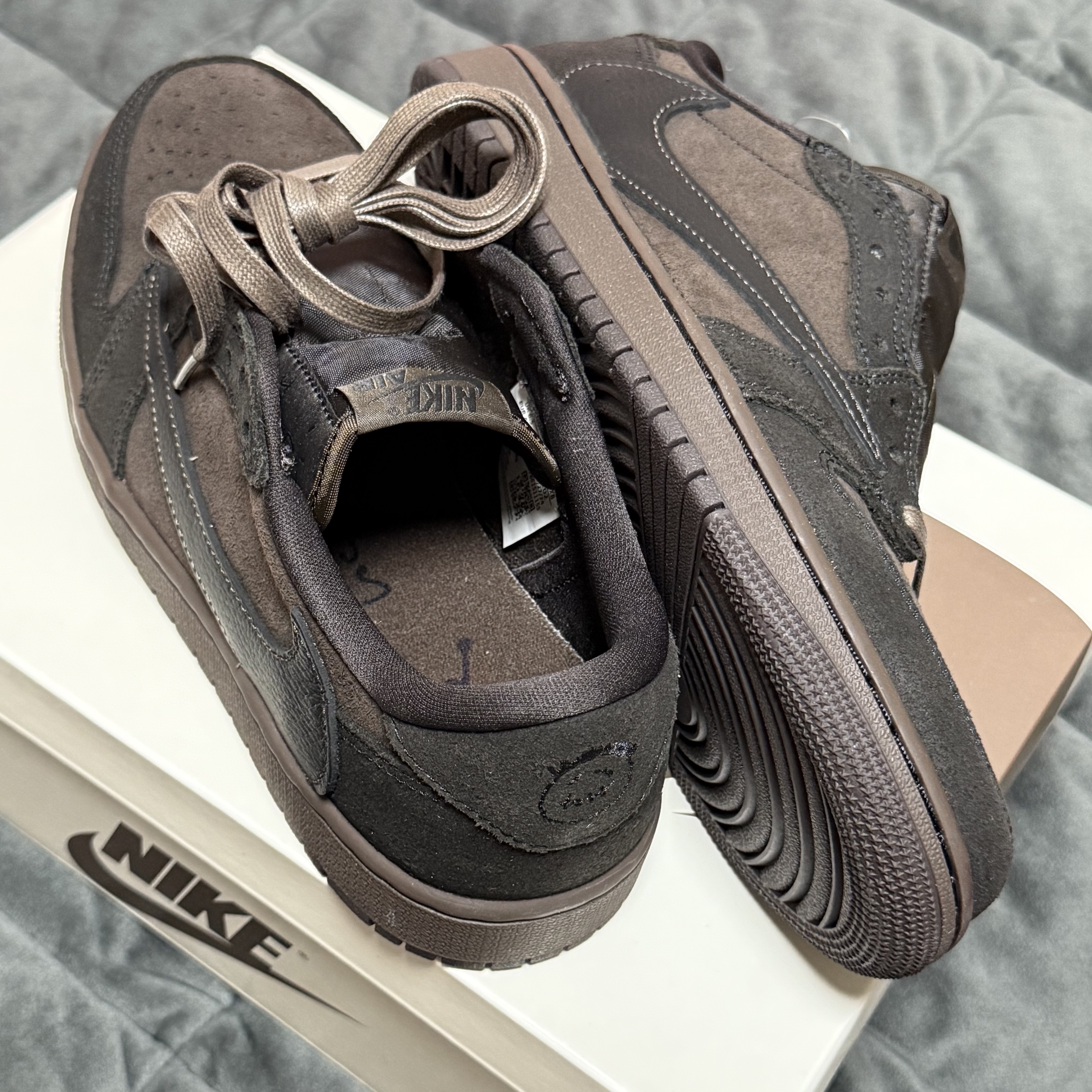 Jordan 1 x Travis Scott Retro Low OG SP Velvet Brown and Dark Mocha 착용 스타일