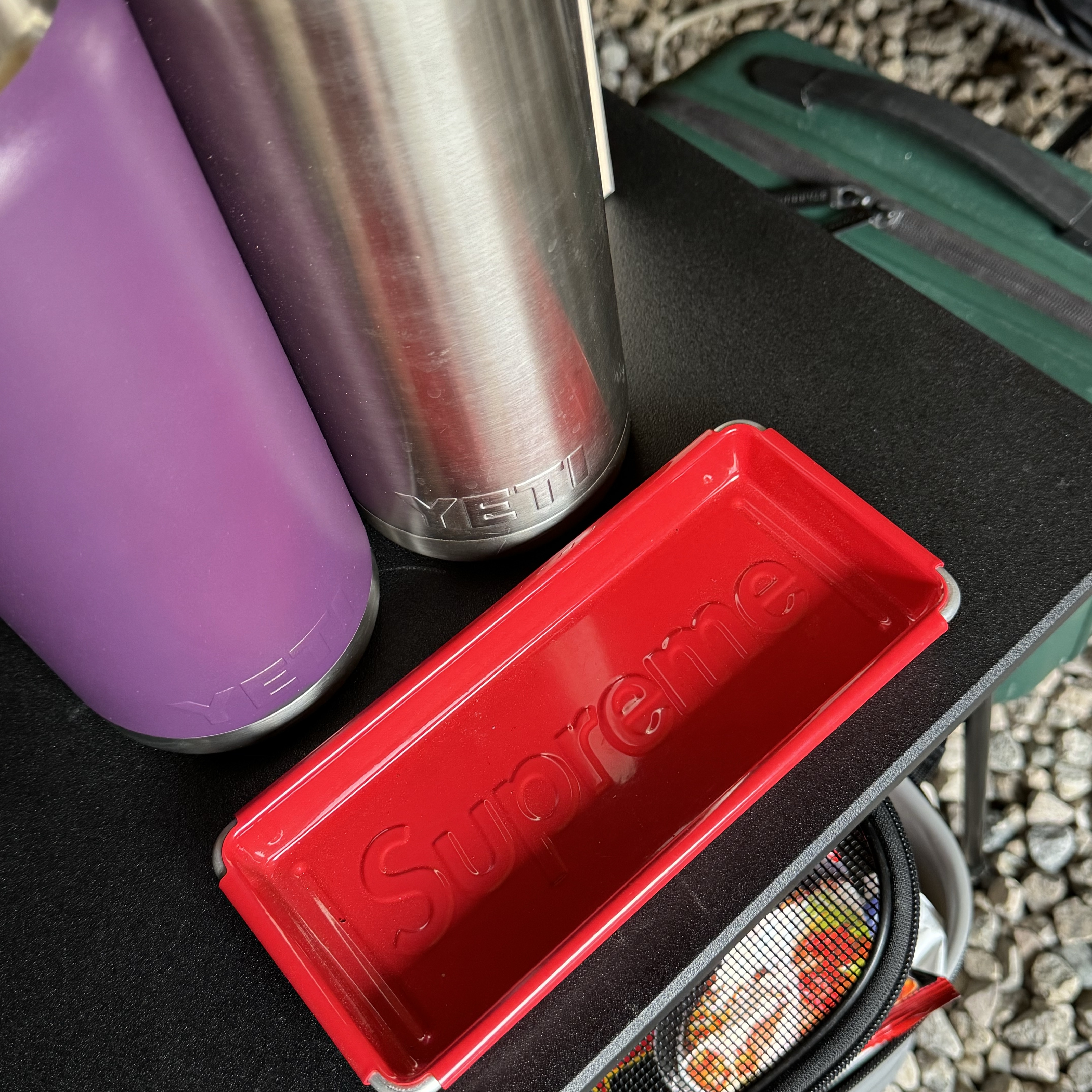 Supreme x Dulton Tray Red - 23SS 착용 스타일