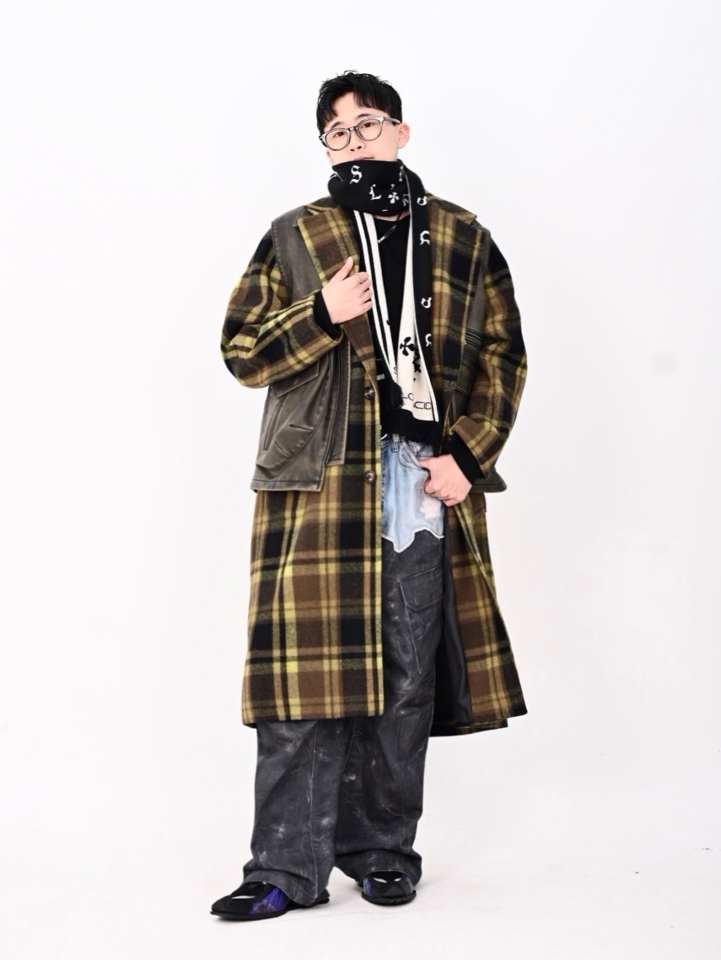Nike x Martine Rose Shox MR4 Black Multi, Diesel B-1DR Leather Belt with D Buckle Black 착용 스타일 - 1