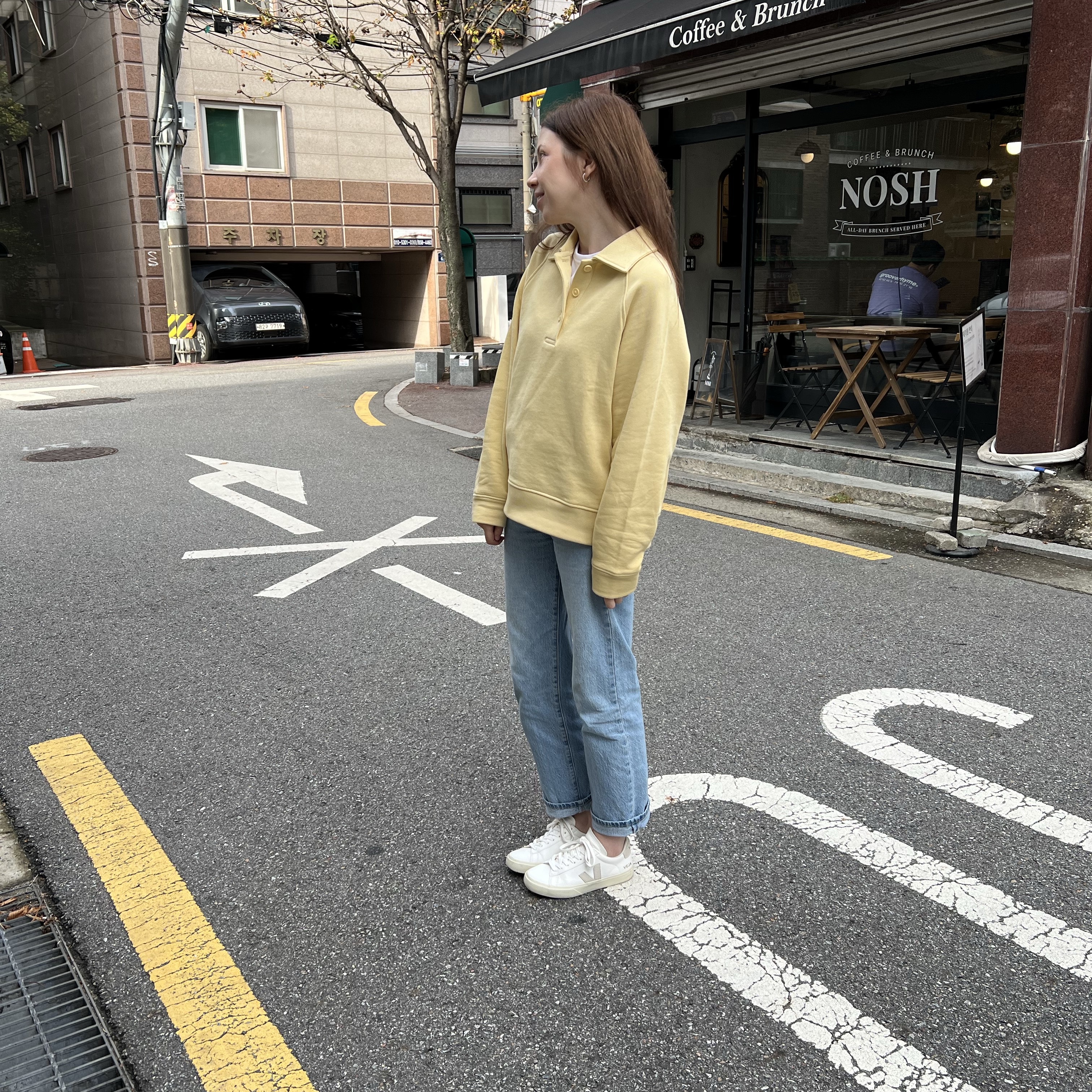 VEJA Esplar Logo Extra White Sable 착용 스타일