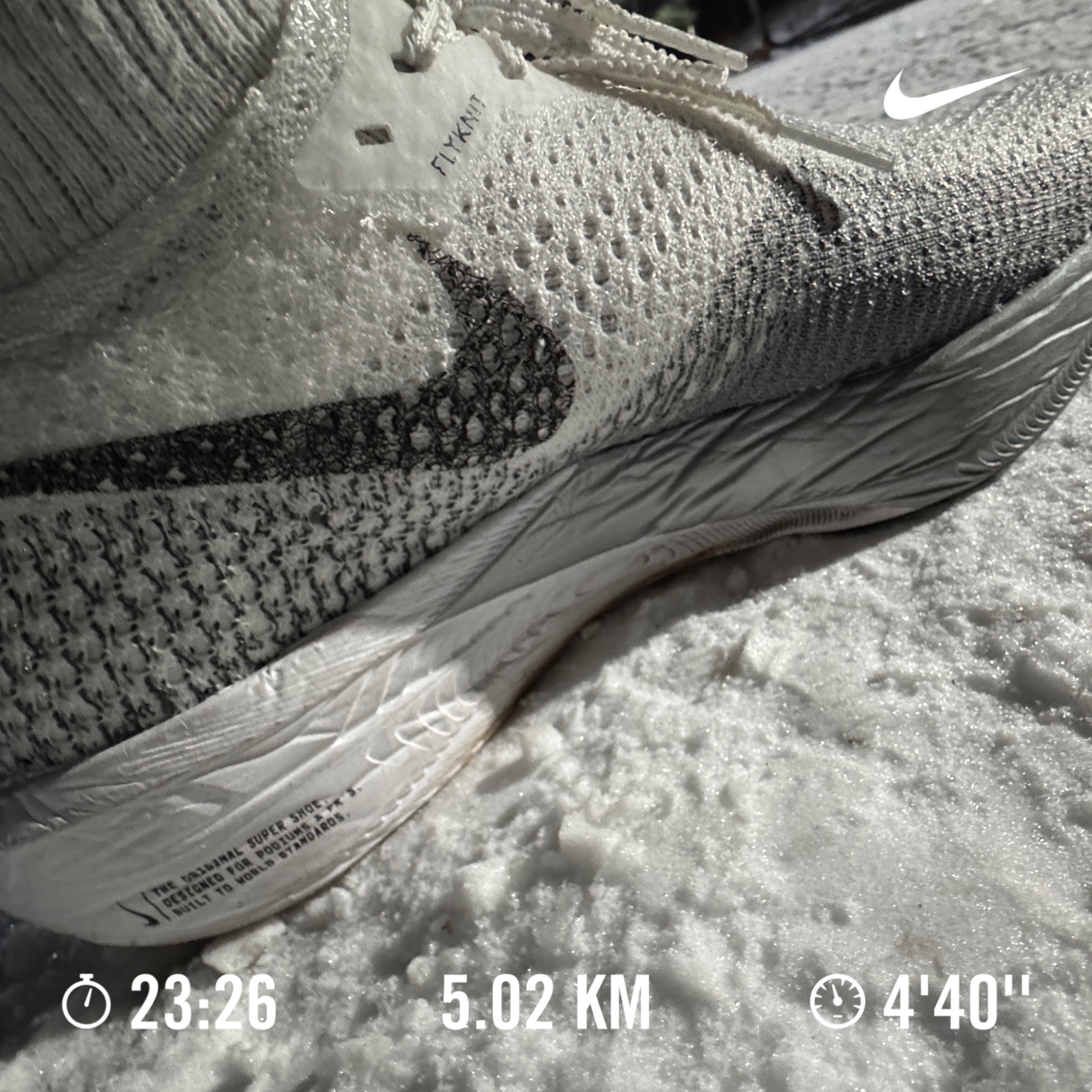 Nike ZoomX Vaporfly Next% 3 White Grey, The North Face Hi Mountain Jacket Black 착용 스타일 - 3